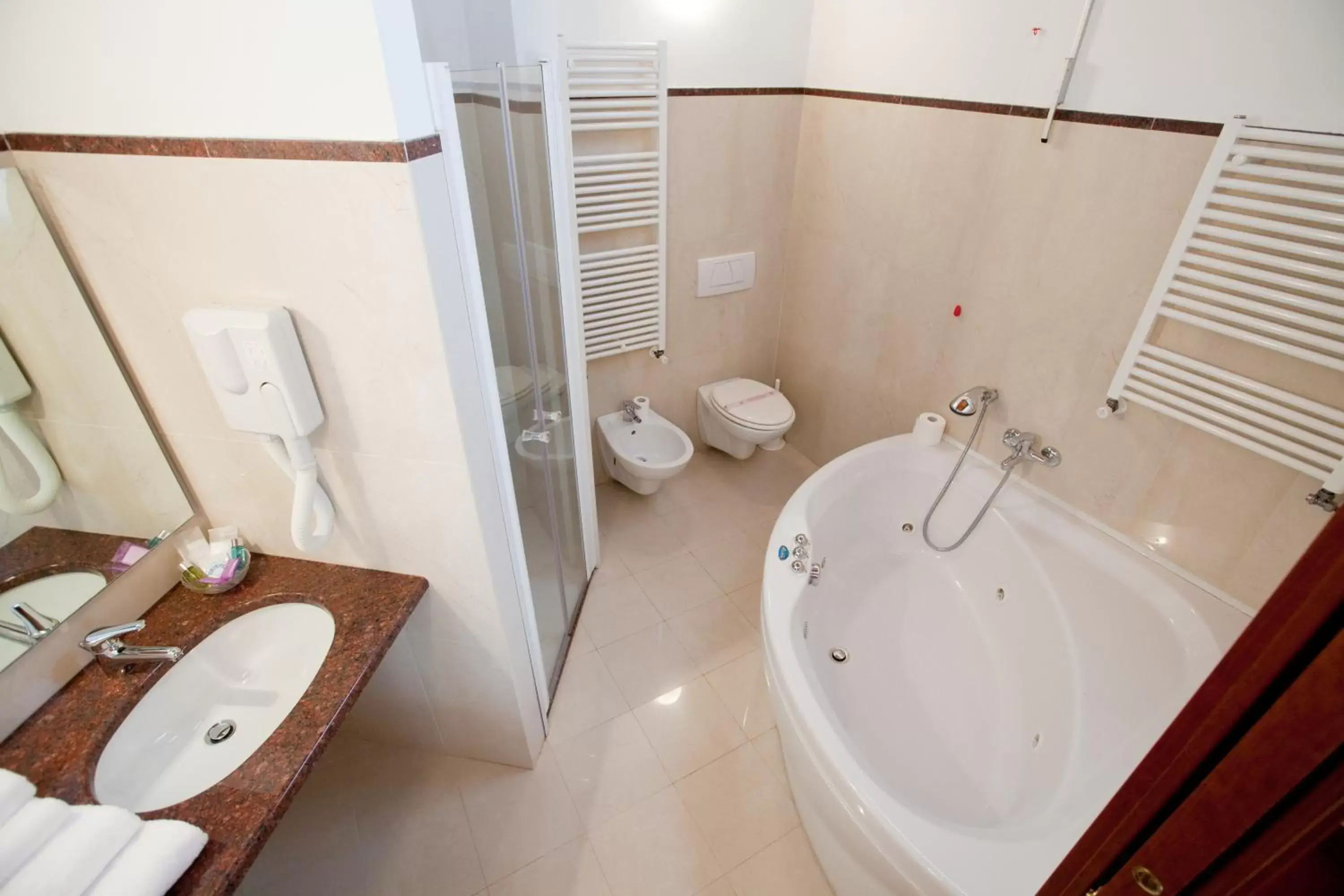 Shower, Bathroom in Eurohotel Palace Maniago