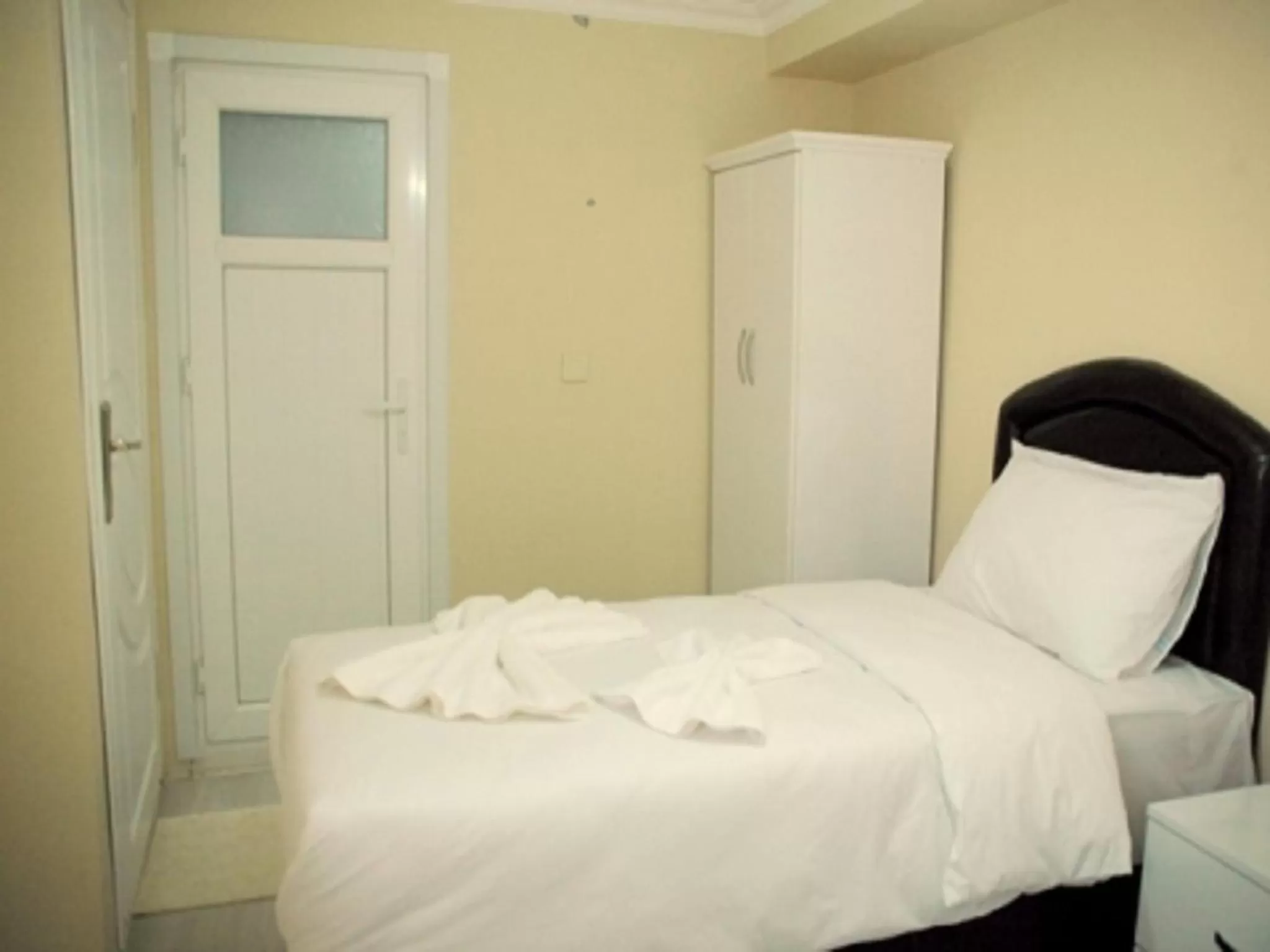 Photo of the whole room, Bed in Tolga Hotel