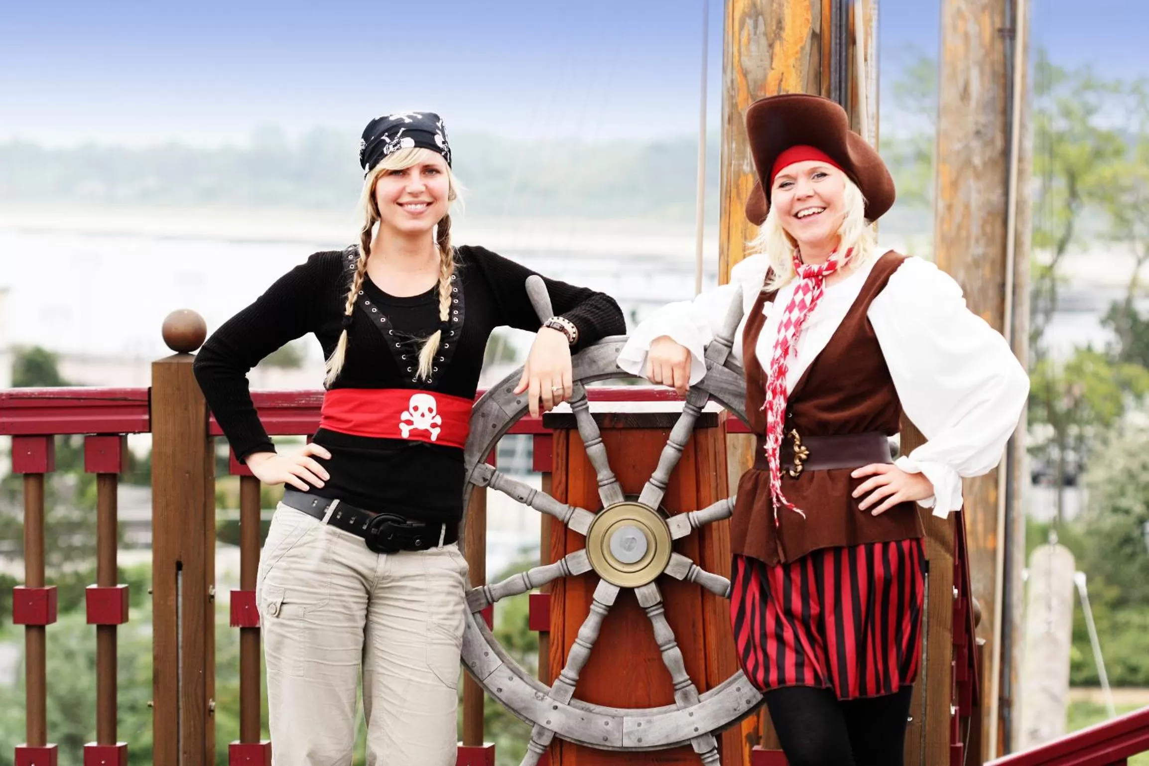 People in Yachthafenresidenz Hohe Düne