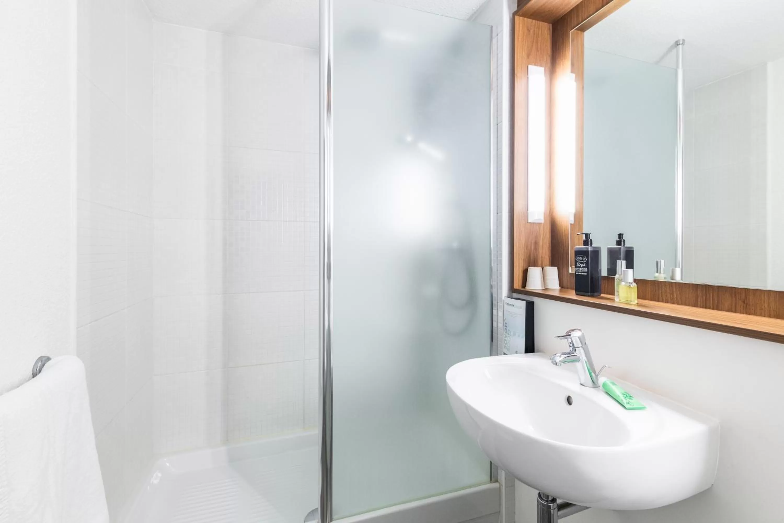 Shower in greet hôtel Angoulême