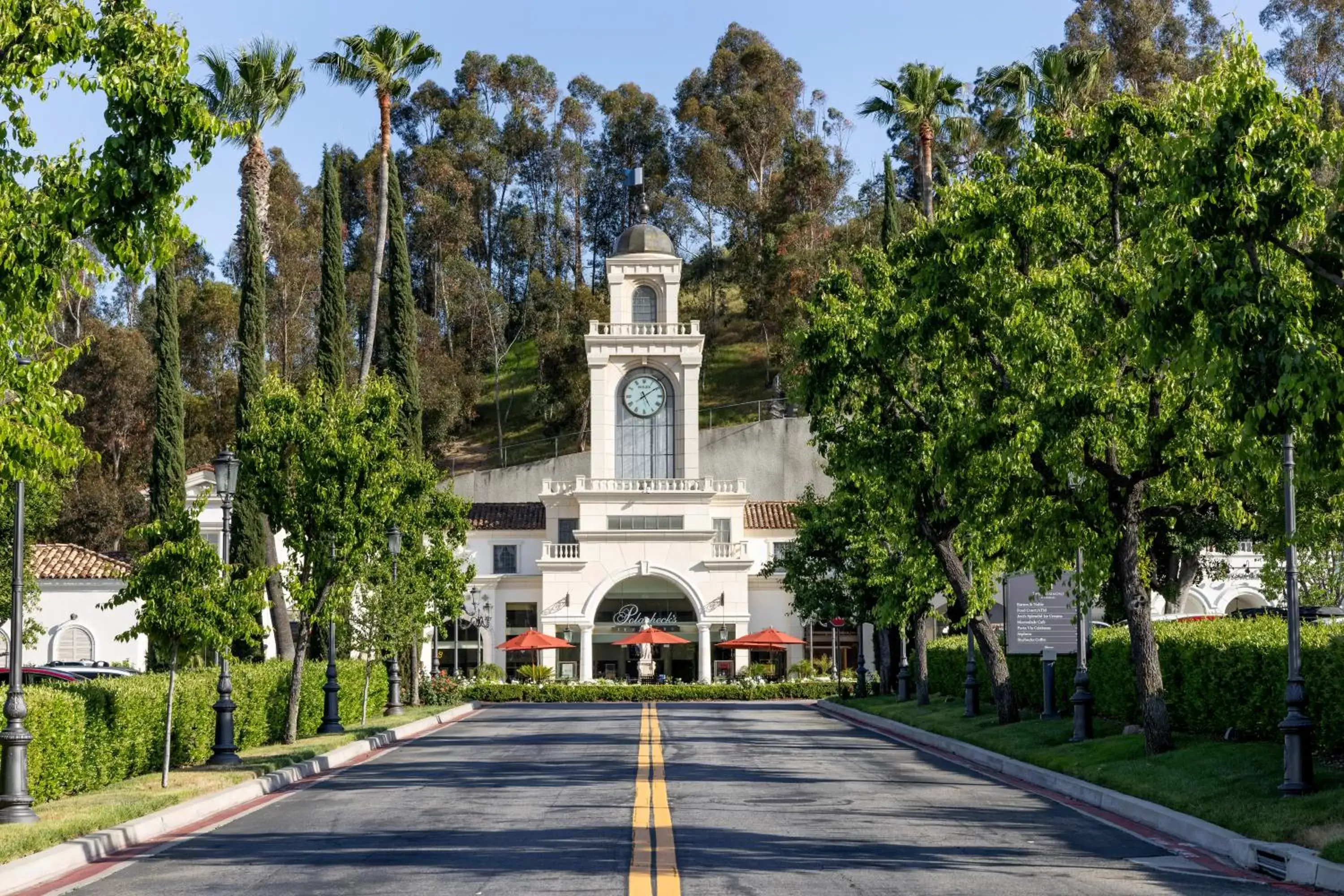 Shopping Area, Property Building in The Anza-a Calabasas Hotel