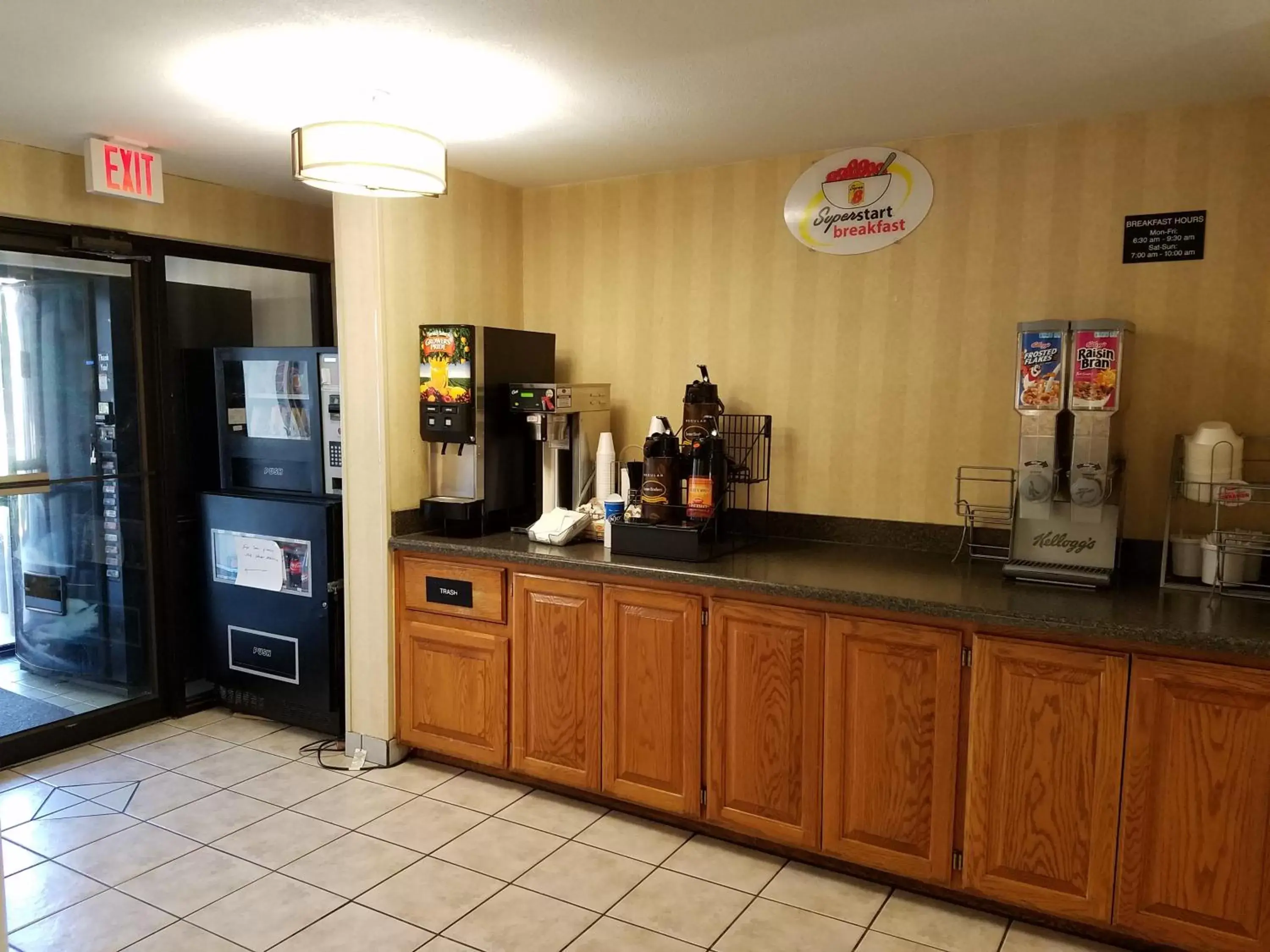 Continental breakfast in Super 8 by Wyndham Bentonville