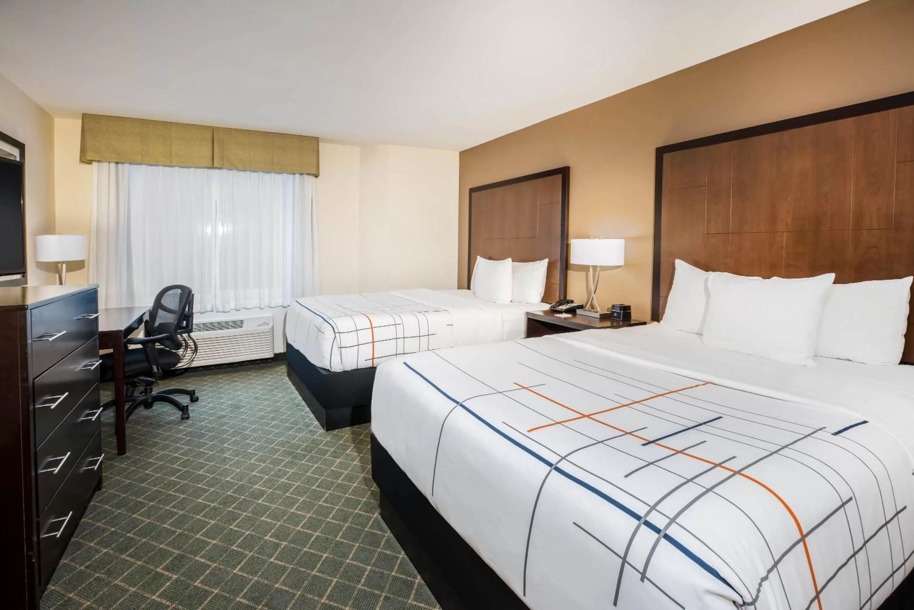 Bedroom, Bed in La Quinta by Wyndham Portland Airport