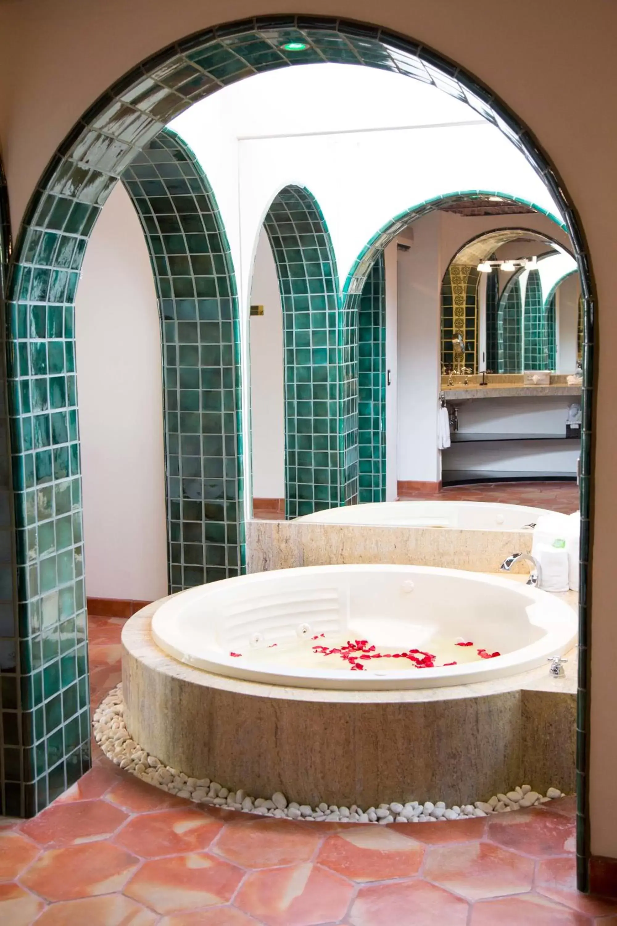 Hot Tub, Bathroom in Quinta Don Jose Boutique Hotel