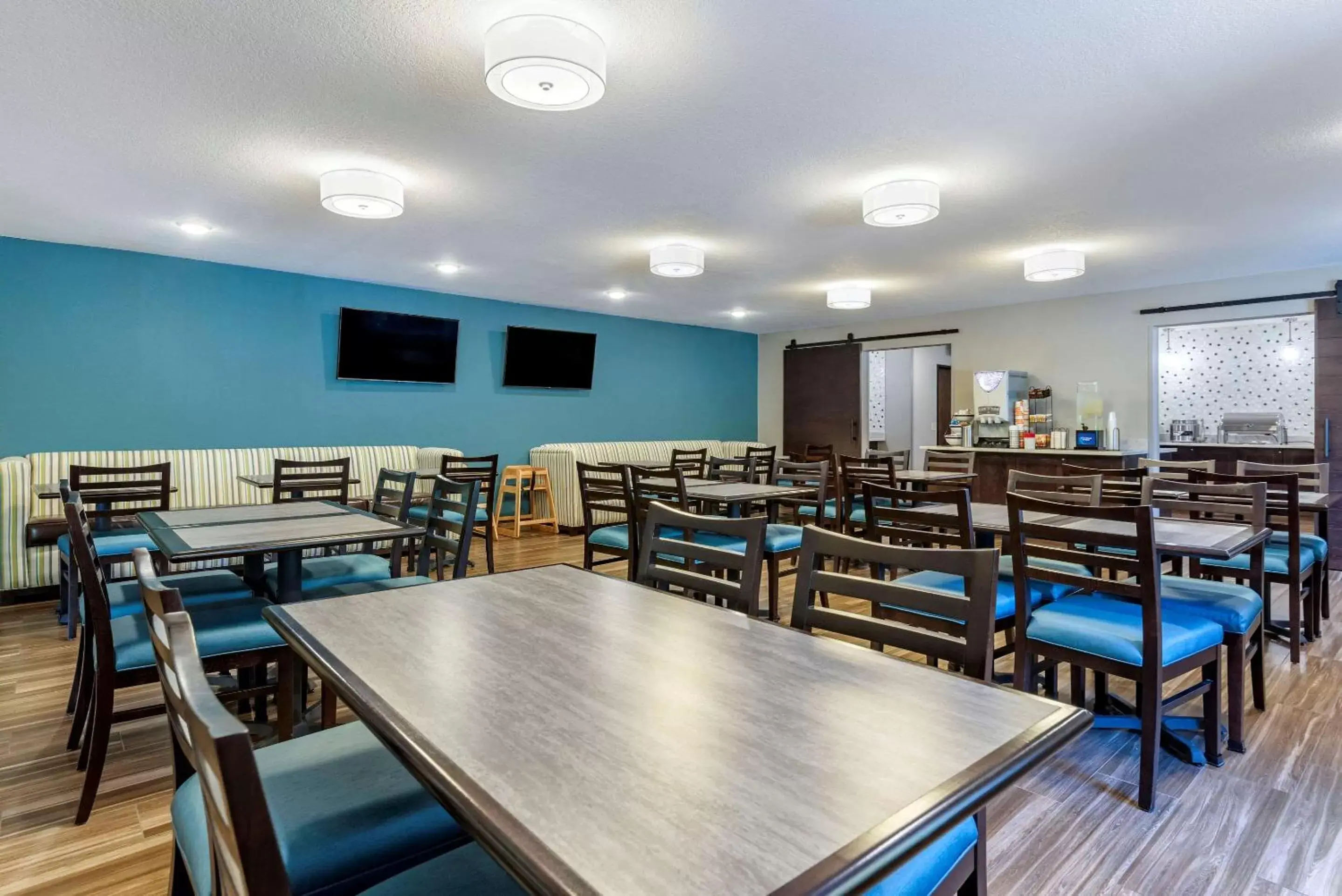 Restaurant/Places to Eat in Comfort Inn & Suites Tualatin - Lake Oswego South