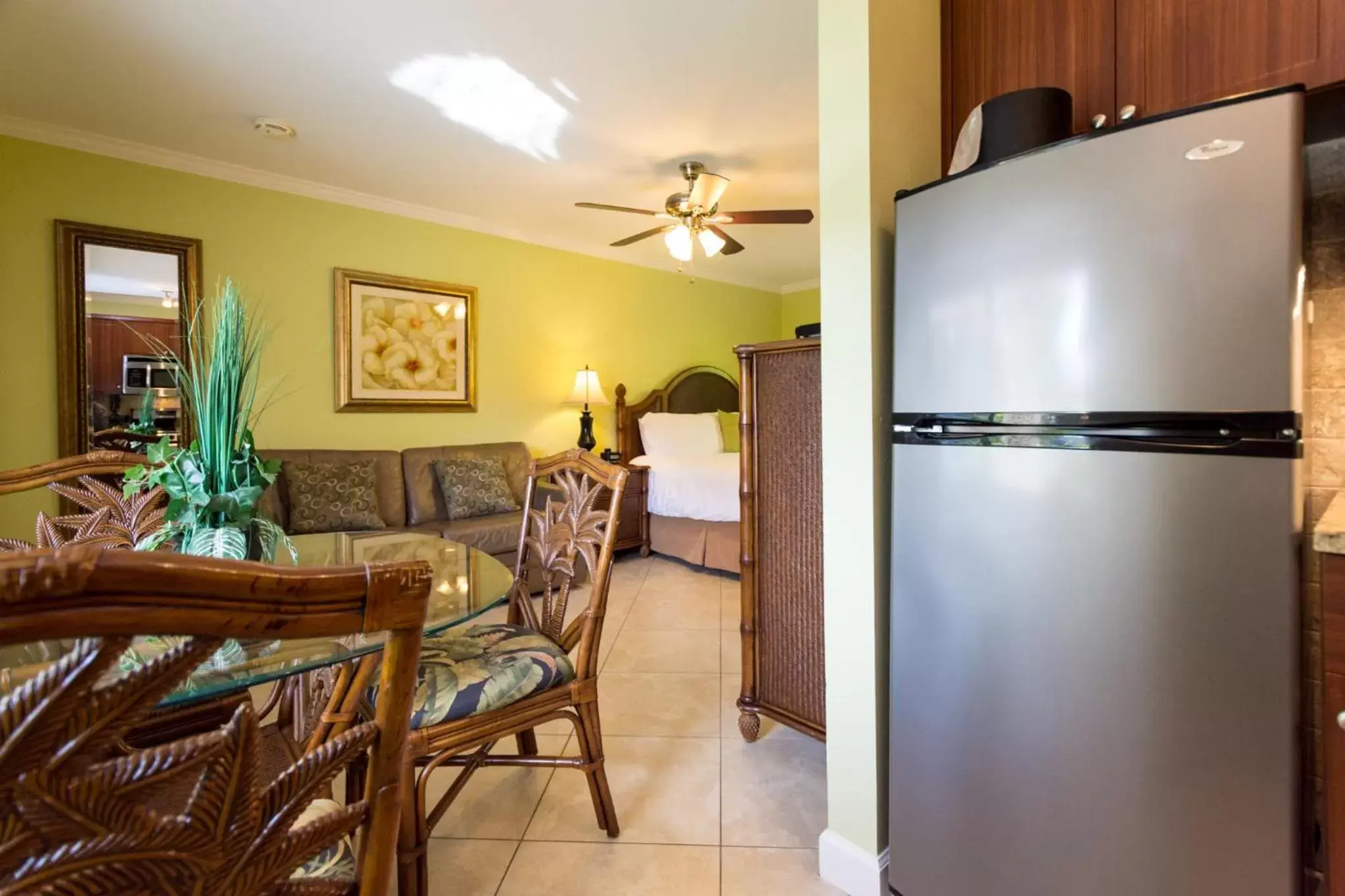 Kitchen or kitchenette in Tropical Beach Resorts - Sarasota