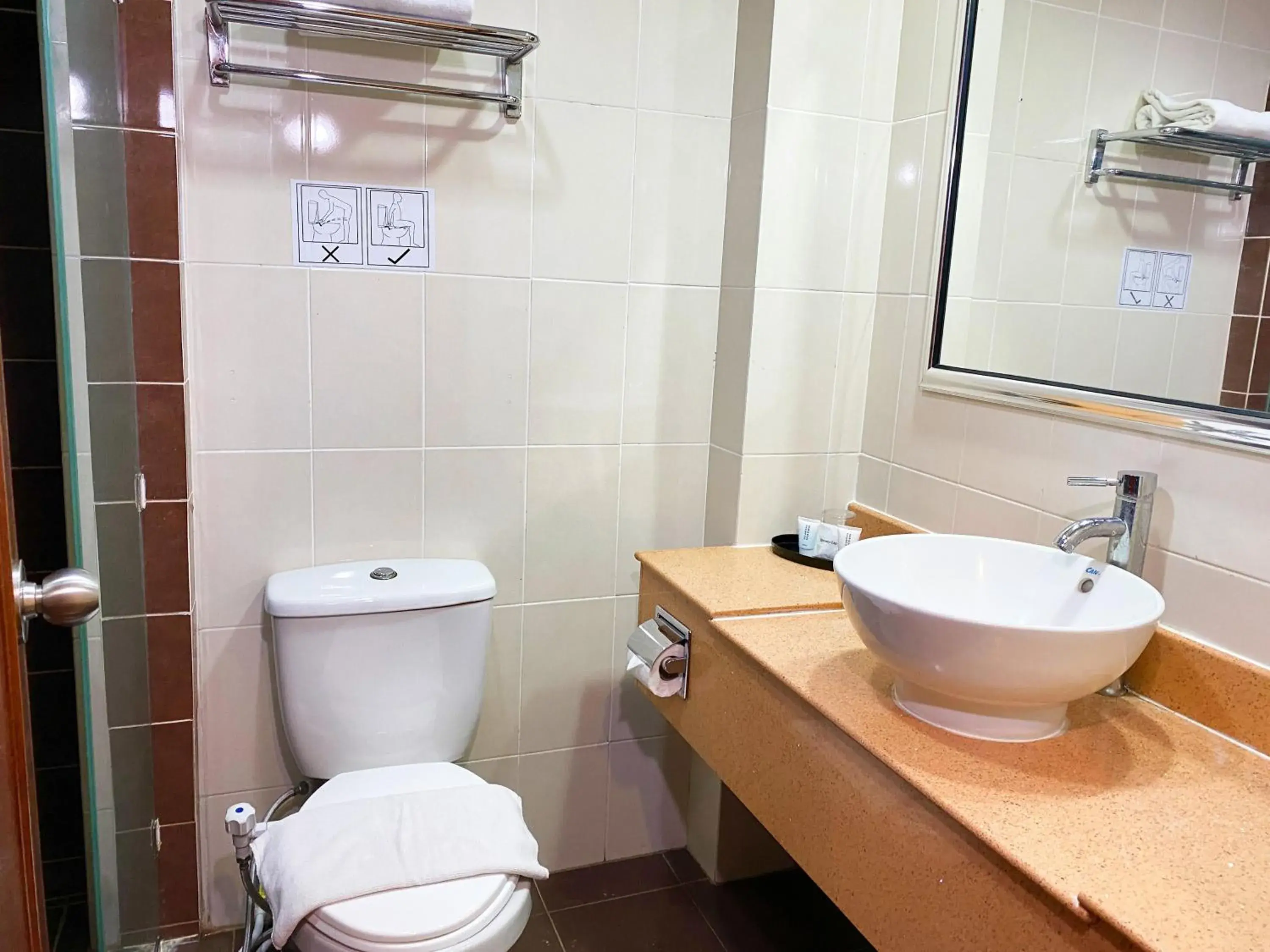 Toilet, Bathroom in Hotel Sandakan
