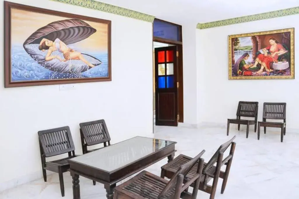 Dining Area in Rani Mahal Hotel