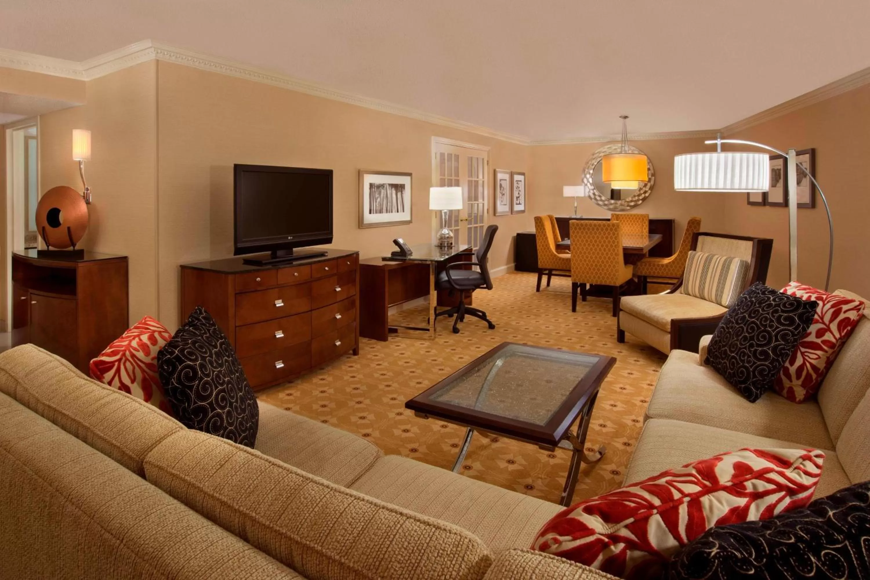 Living room in Toronto Airport Marriott Hotel