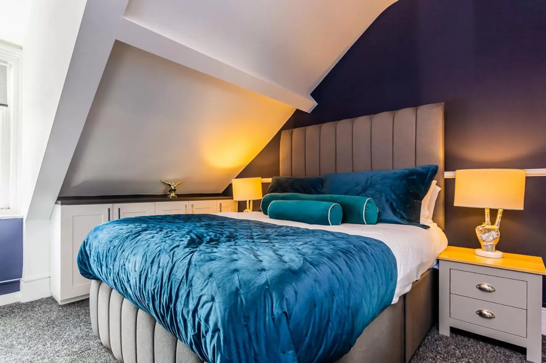 Bedroom, Bed in Comfy-Stays - Lower Ocean Road