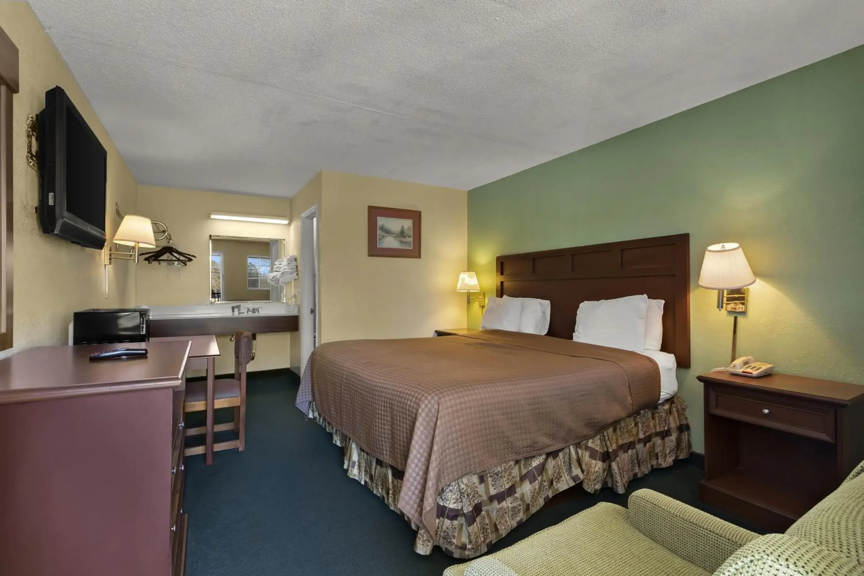 Bed in Americas Best Value Inn Edenton