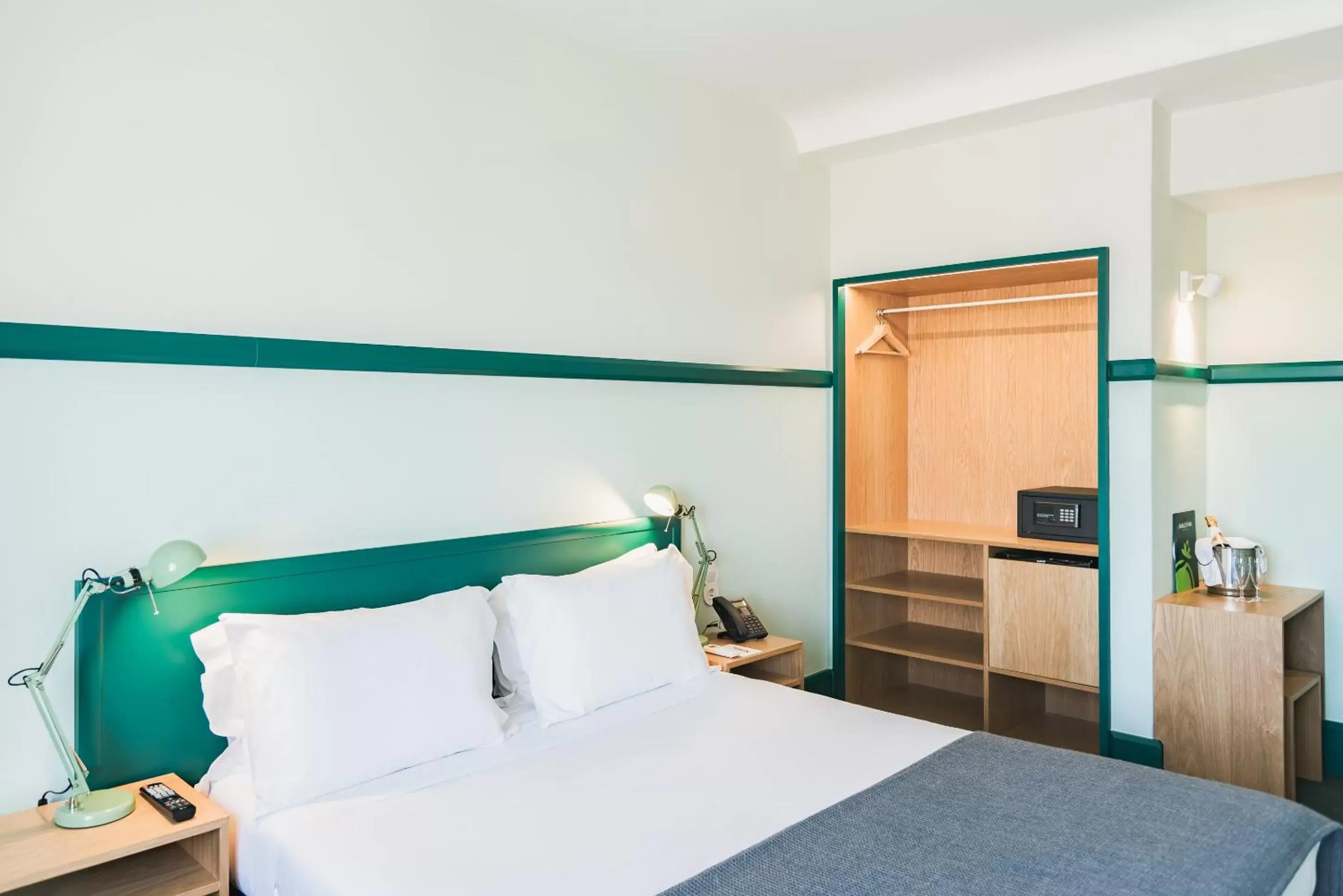Bedroom, Bed in Amazonia Lisboa Hotel