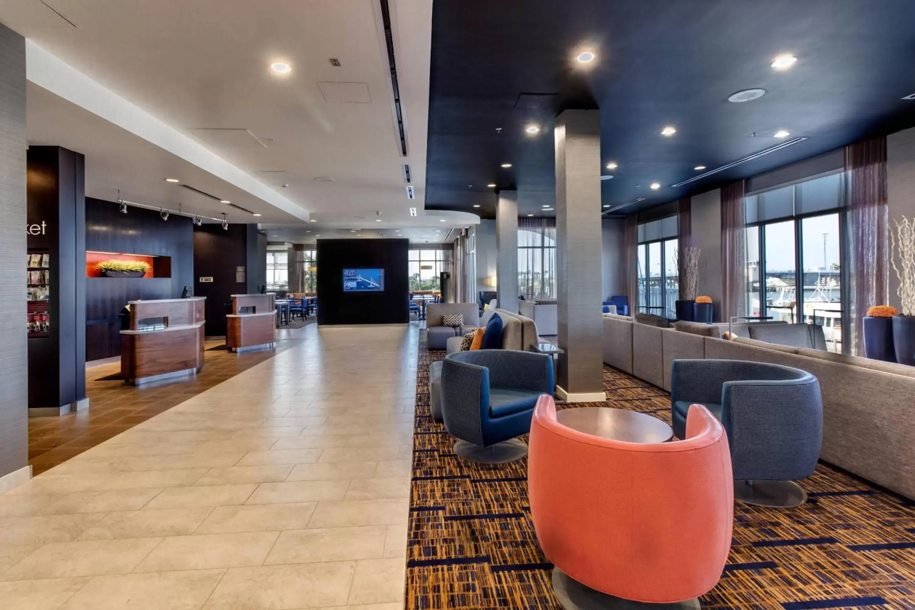 Lobby or reception, Lounge/Bar in Courtyard by Marriott St. Petersburg Clearwater/Madeira Beach
