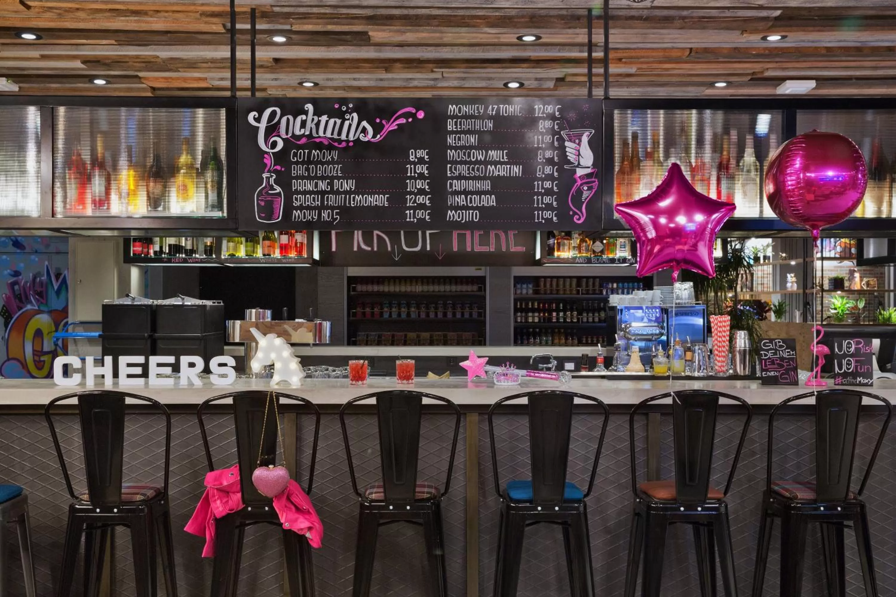 Lounge or bar in MOXY Berlin Humboldthain Park