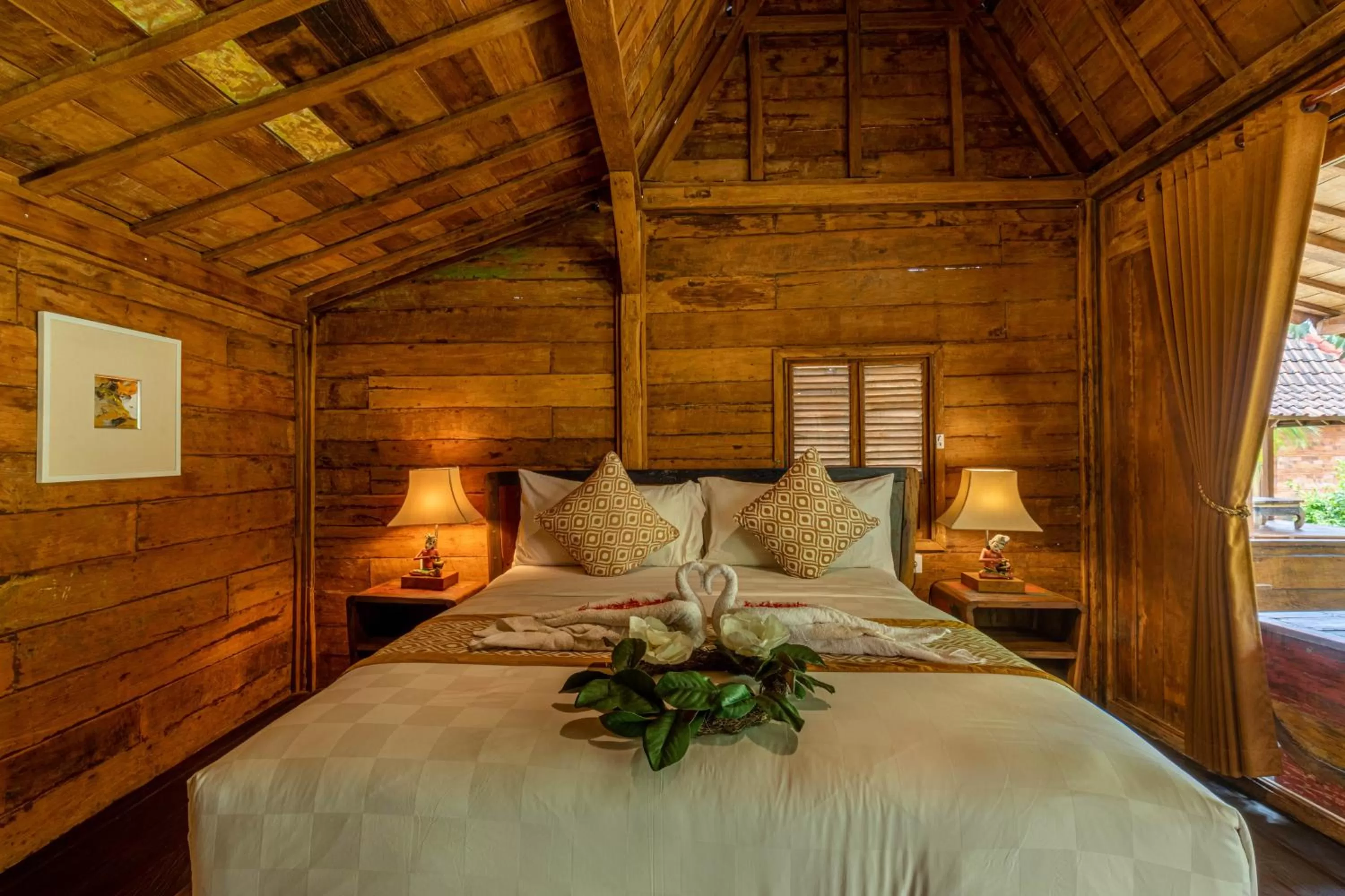 Deluxe Wooden Bungalow Double in Jukung Cottage