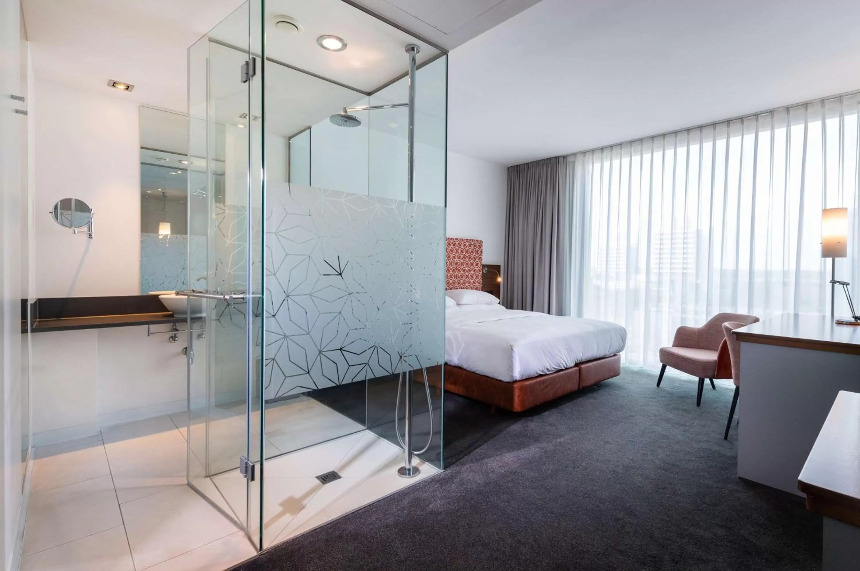 Bathroom, Bed in DoubleTree by Hilton Frankfurt Niederrad