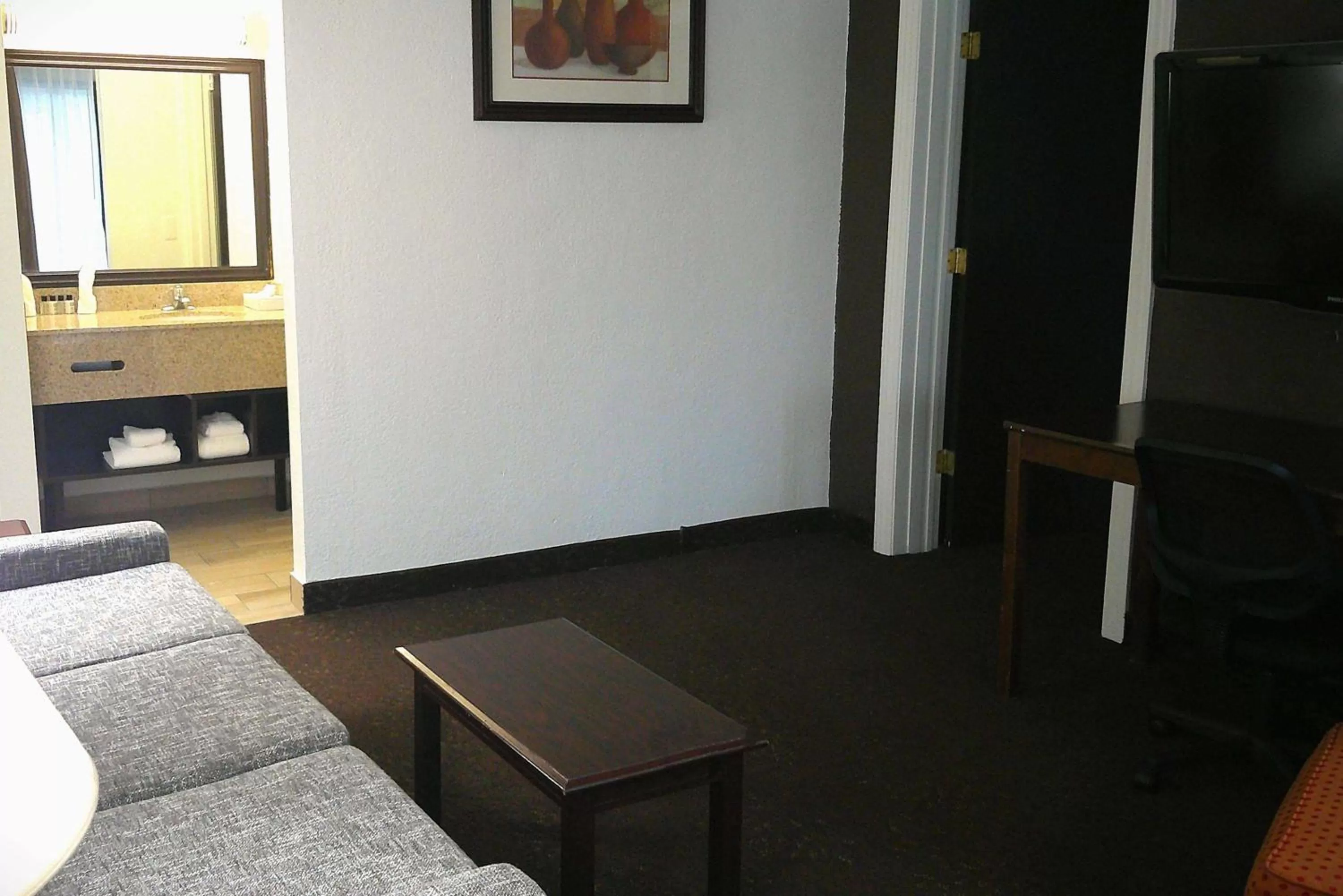 Photo of the whole room in Wyndham Garden Detroit Metro Airport