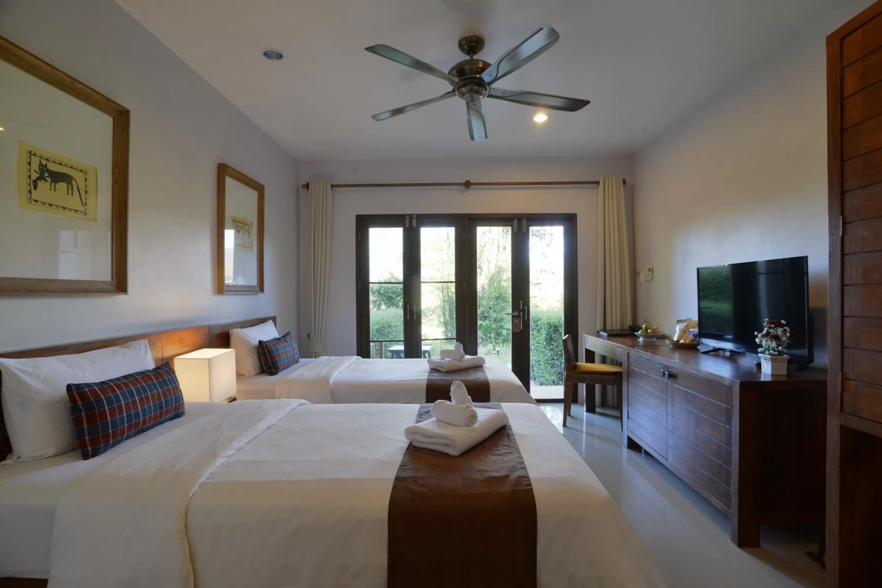 Superior Twin Room in Yoma Hotel, Pai