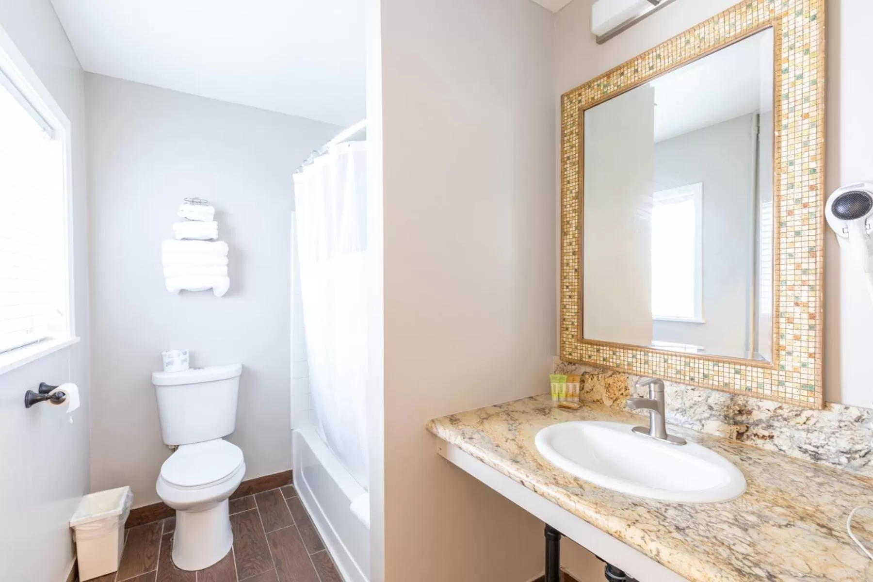 Bathroom in Vineyard Valley Inn