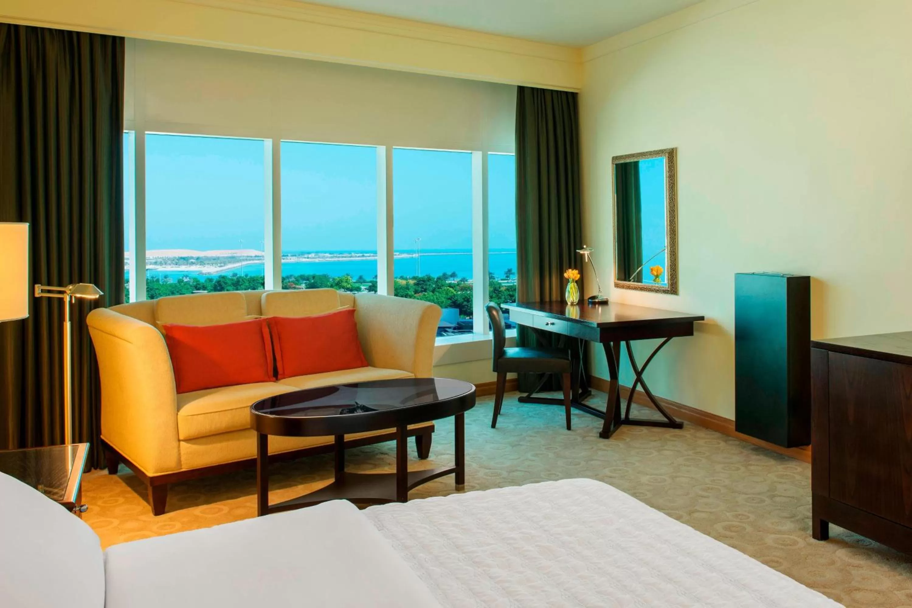 Photo of the whole room, Bed in Le Royal Meridien Abu Dhabi