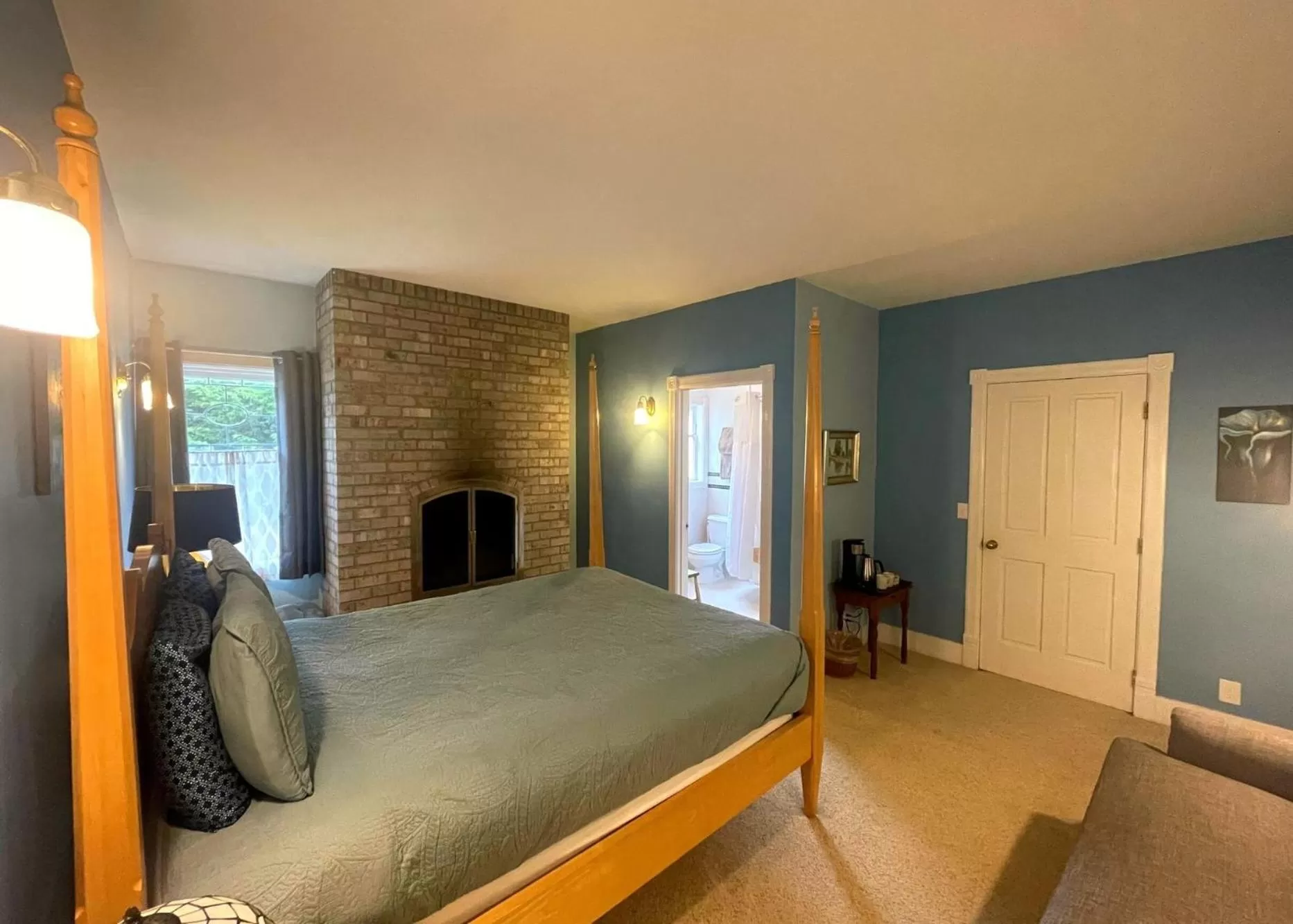 Bed in The Edenwild Boutique Inn