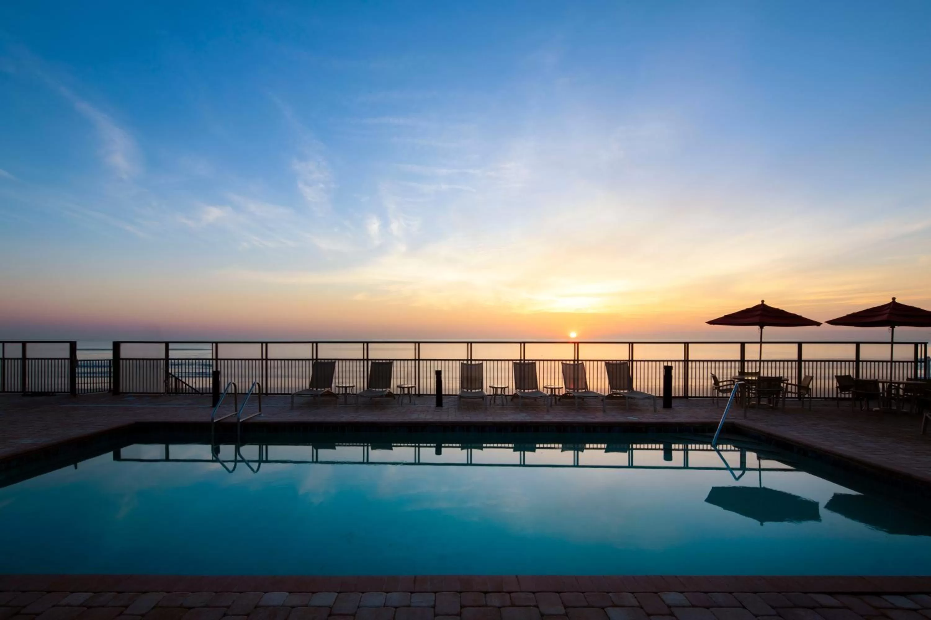 Swimming pool in Nautilus Inn - Daytona Beach