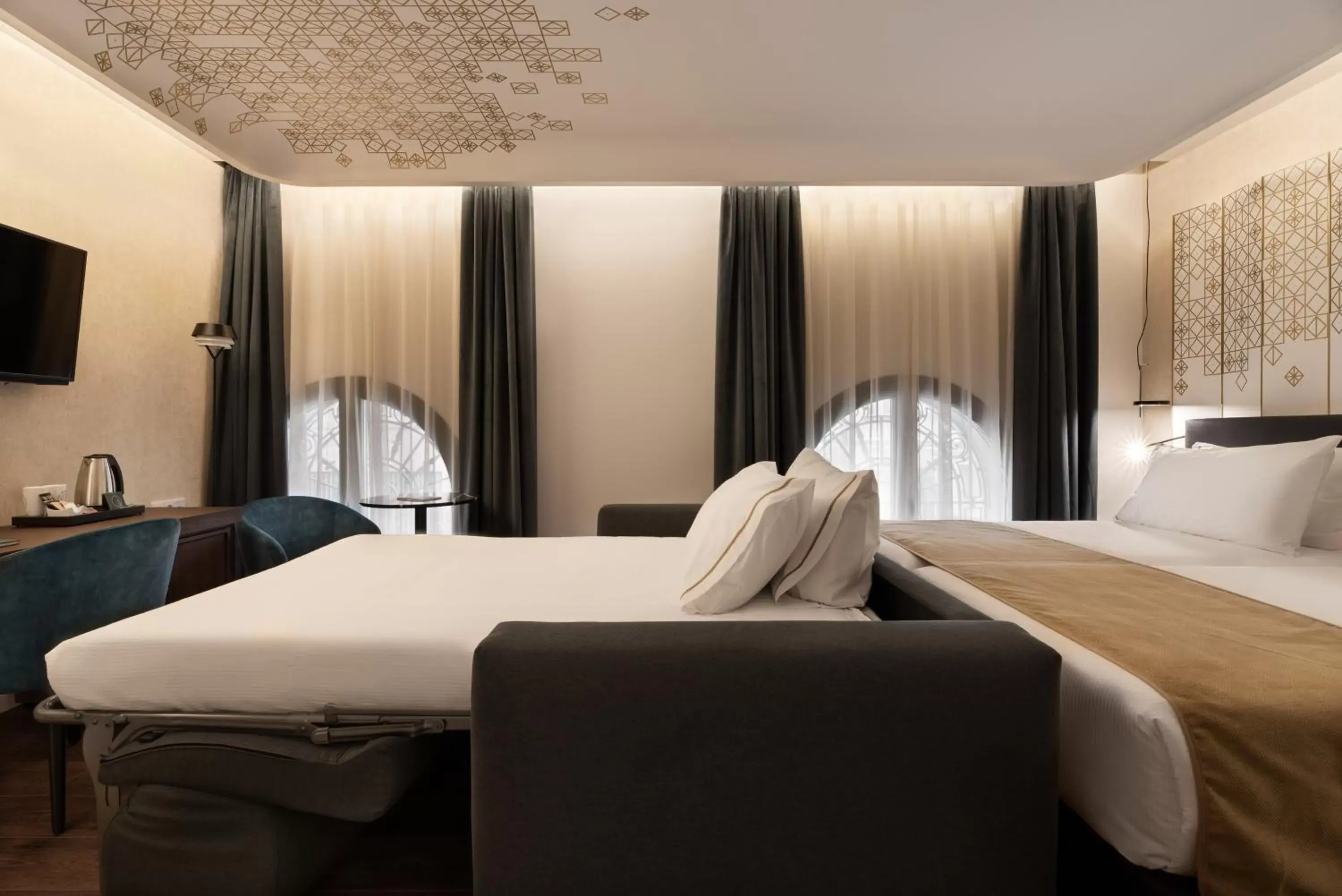 Photo of the whole room, Bed in Áurea Palacio de Correos by Eurostars Hotel Company