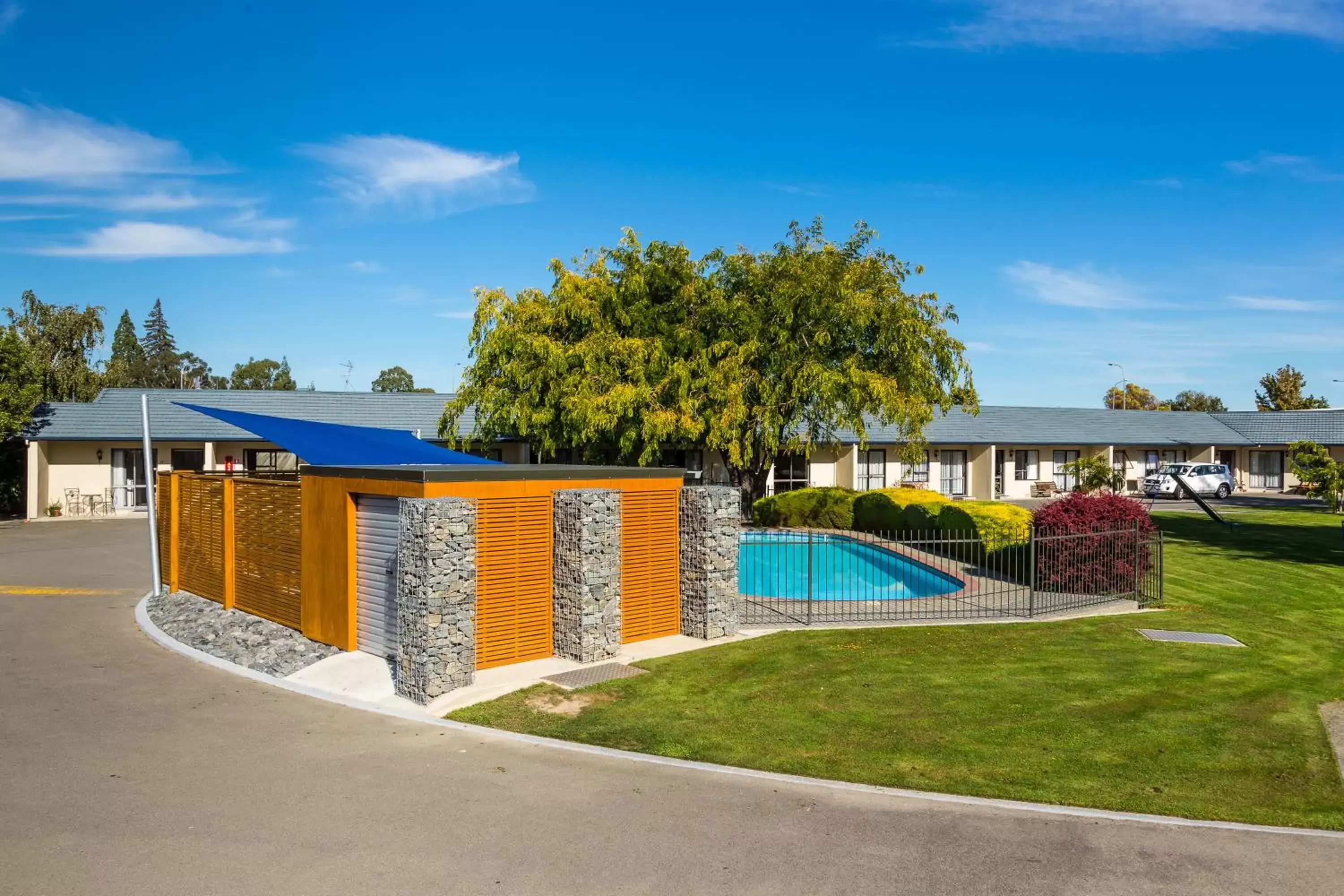 Day, Swimming Pool in Cherylea Motel