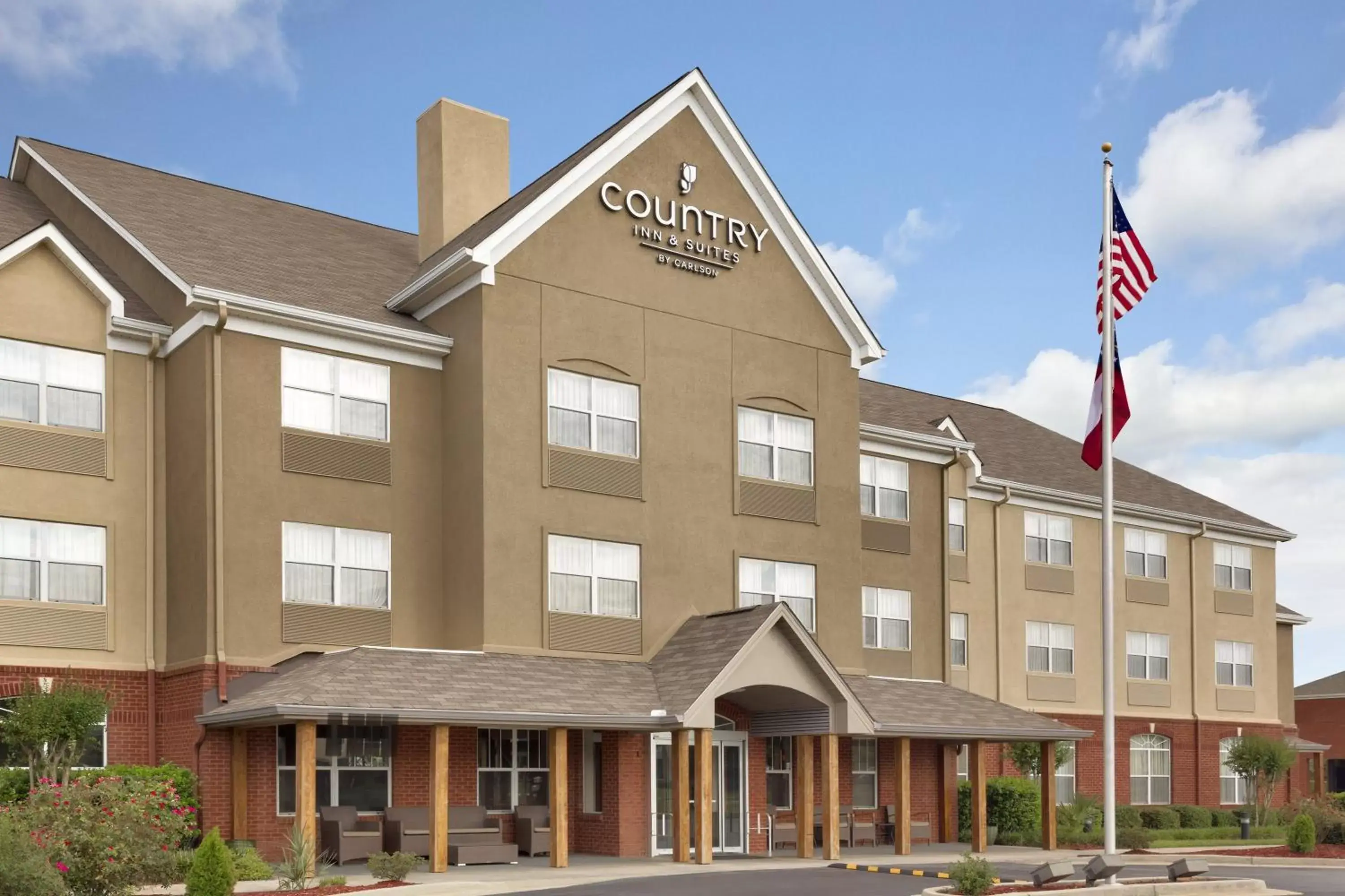 Facade/entrance, Property Building in Country Inn & Suites by Radisson, Warner Robins, GA