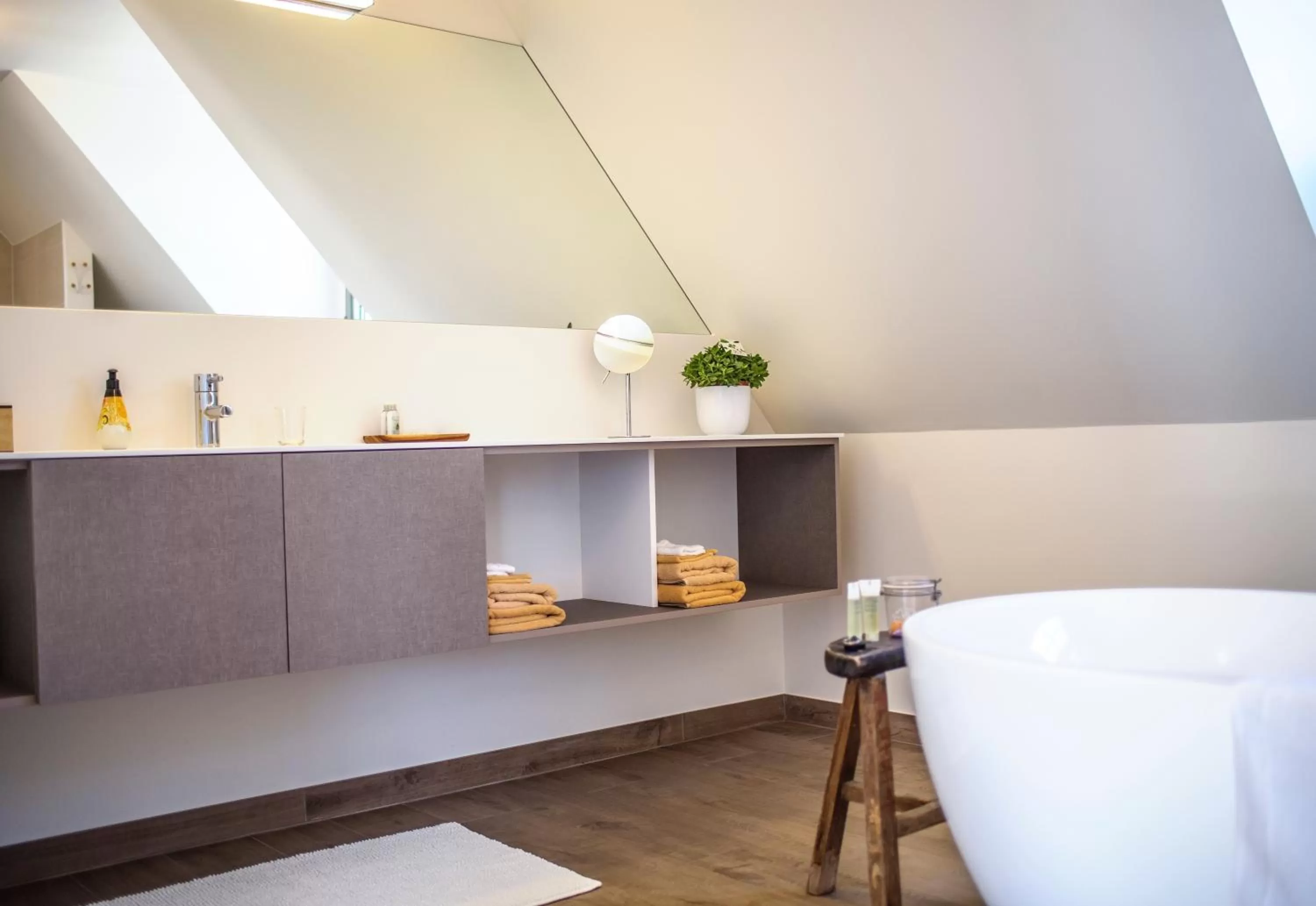 Bathroom, Bed in Aquarand