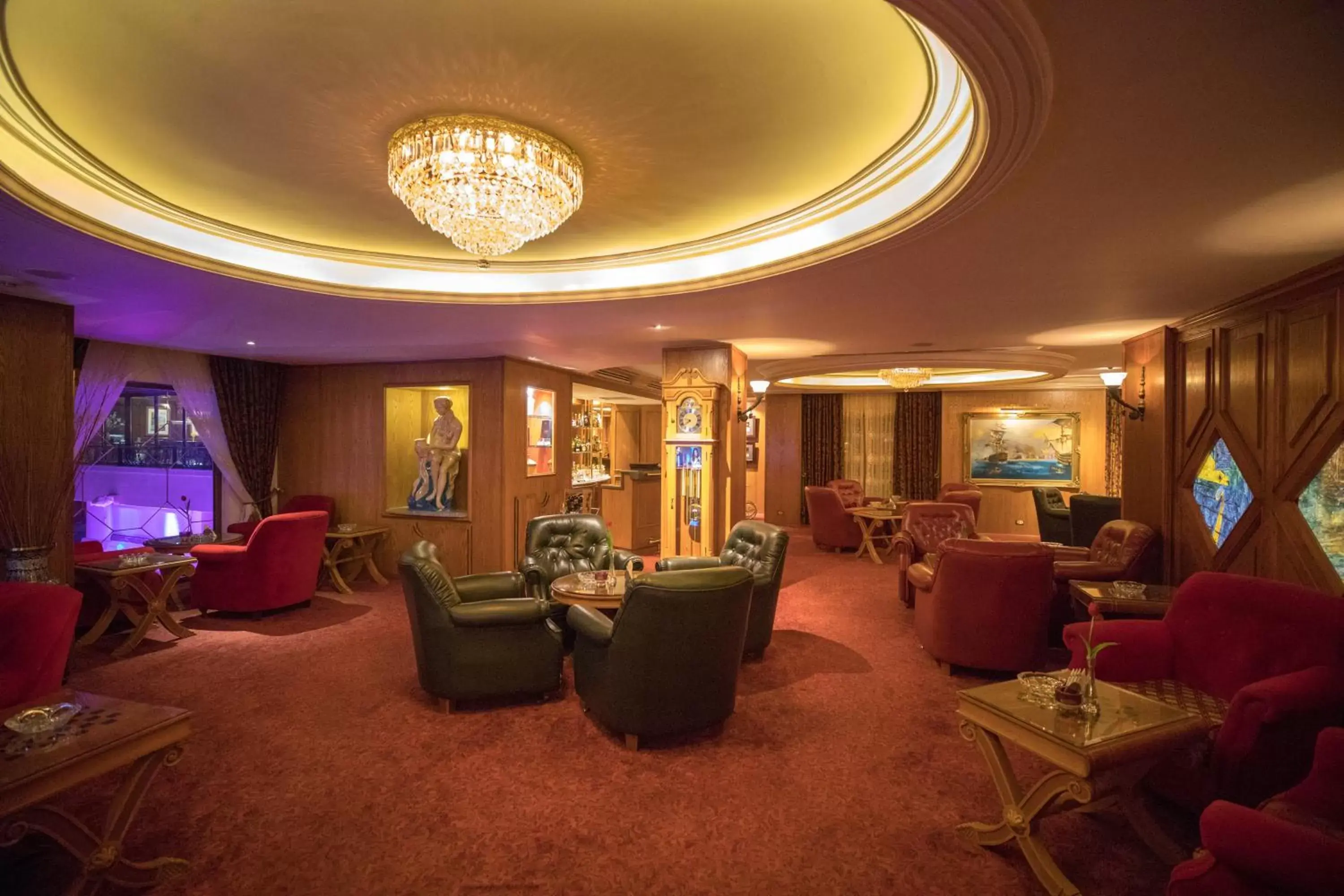Lounge or bar in Amman International Hotel