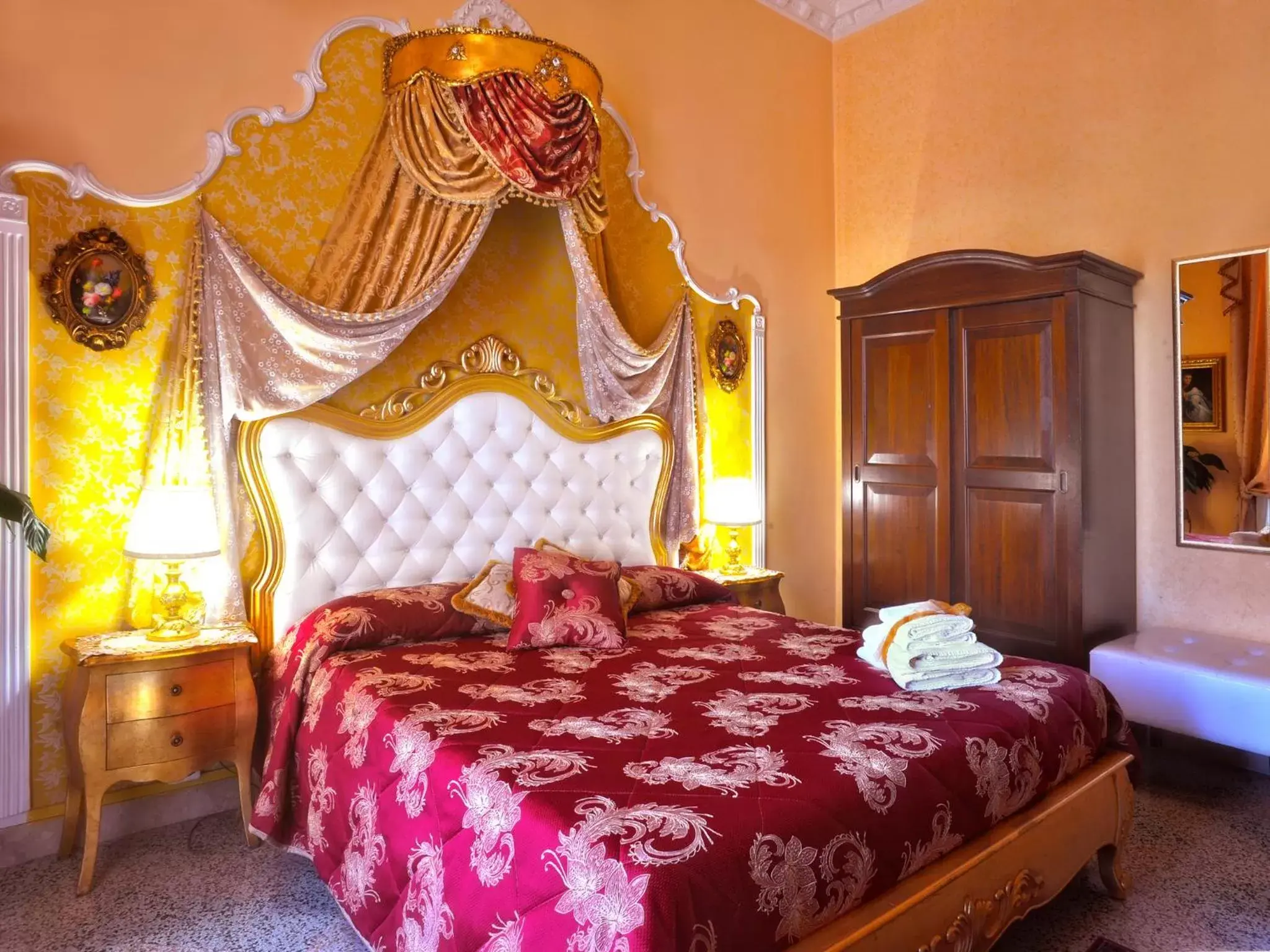 Photo of the whole room, Bed in B&B La Dolce Vita - Luxury House