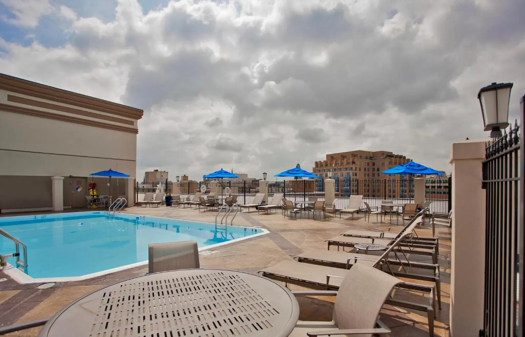 Swimming Pool in Holiday Inn Washington-Central/White House, an IHG Hotel