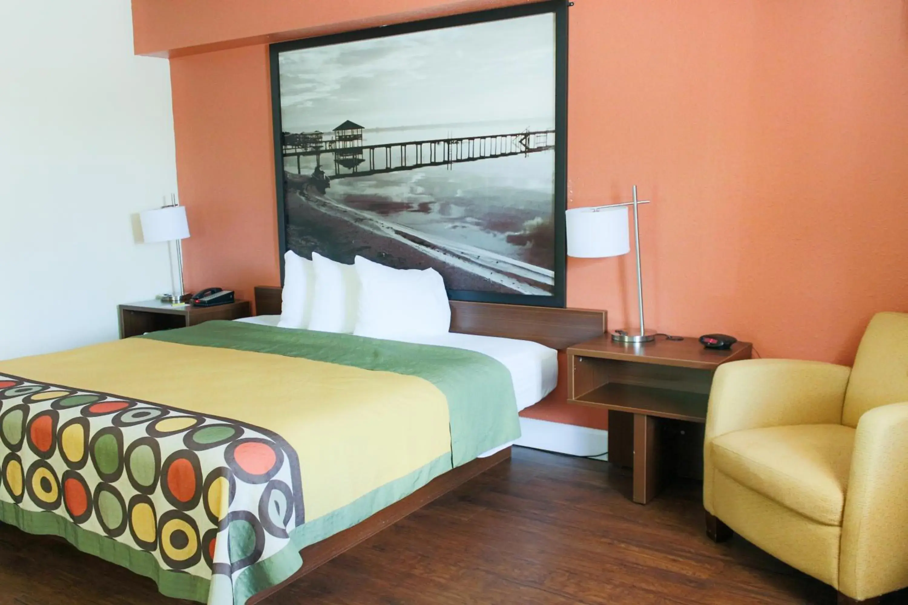 King Room with Roll-In Shower - Mobility/Hearing Accessible - Non-Smoking in Super 8 by Wyndham Orlando International Drive