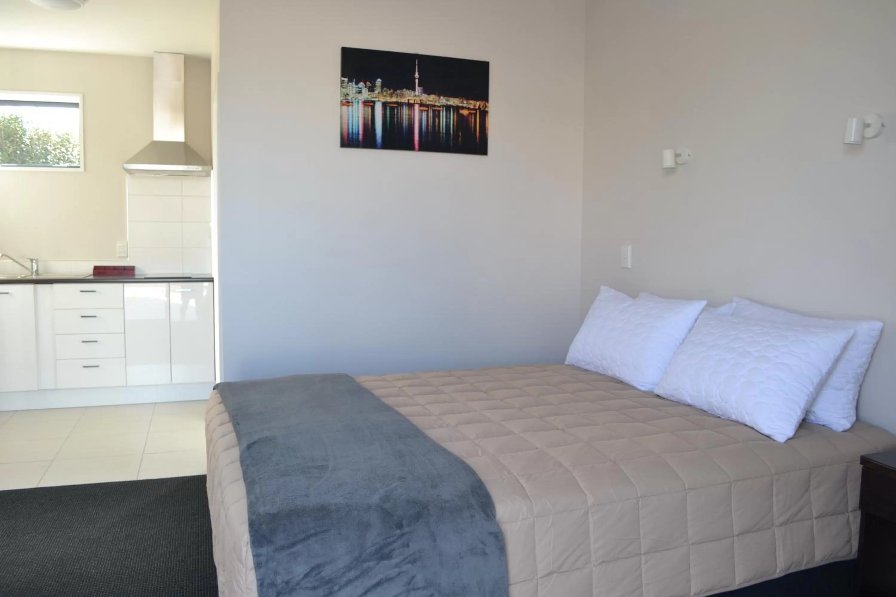 Bed in 319 Addington Motel