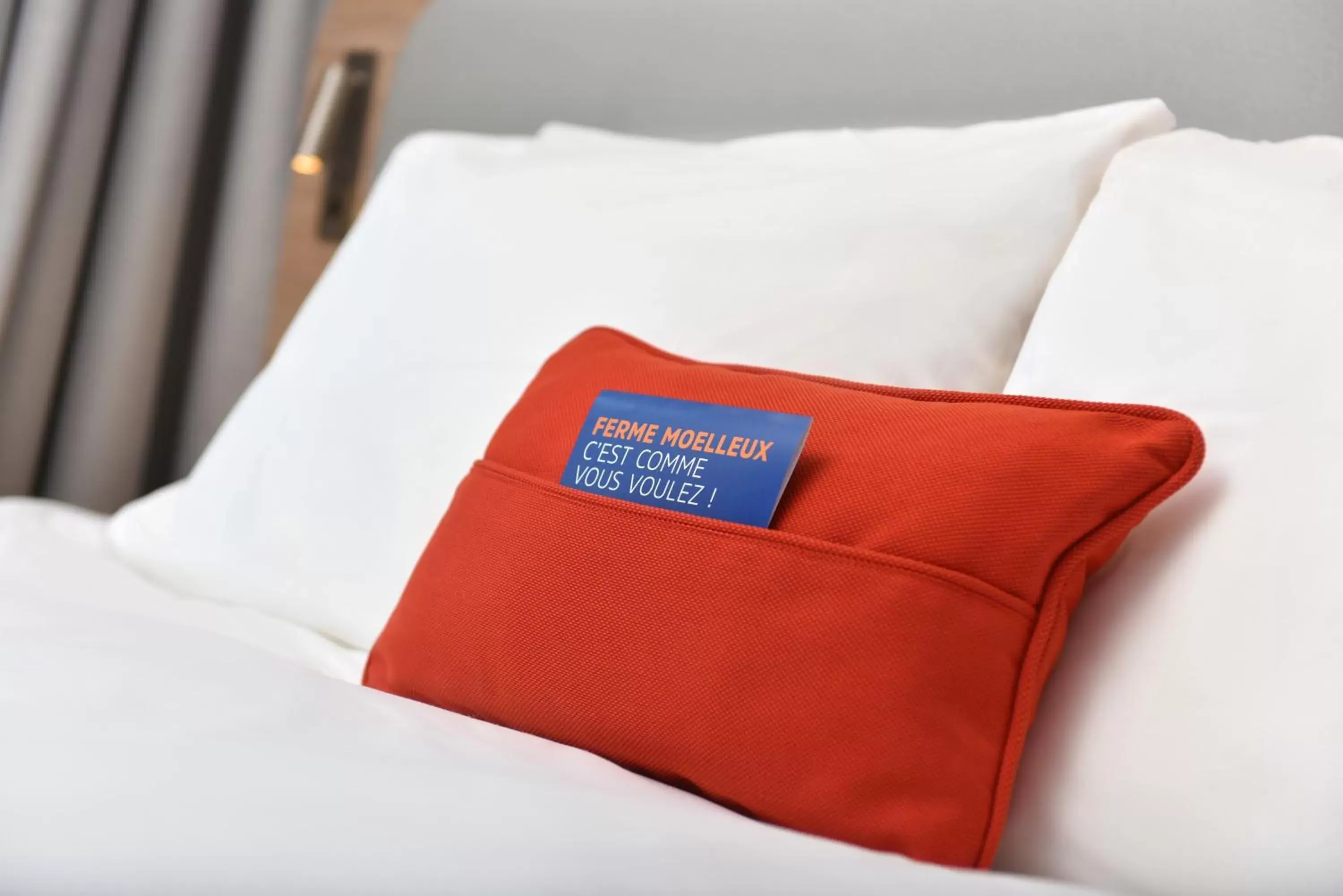 Bed in Holiday Inn Express - Rouen Centre - Rive Gauche, an IHG Hotel