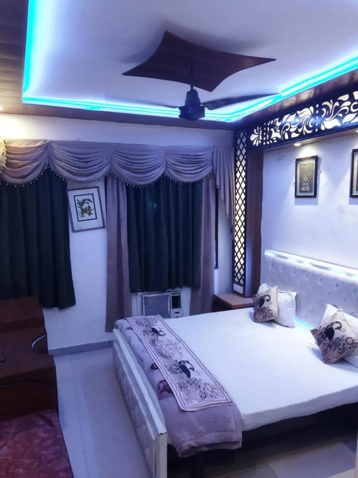Bedroom, Bed in Sham Hotel