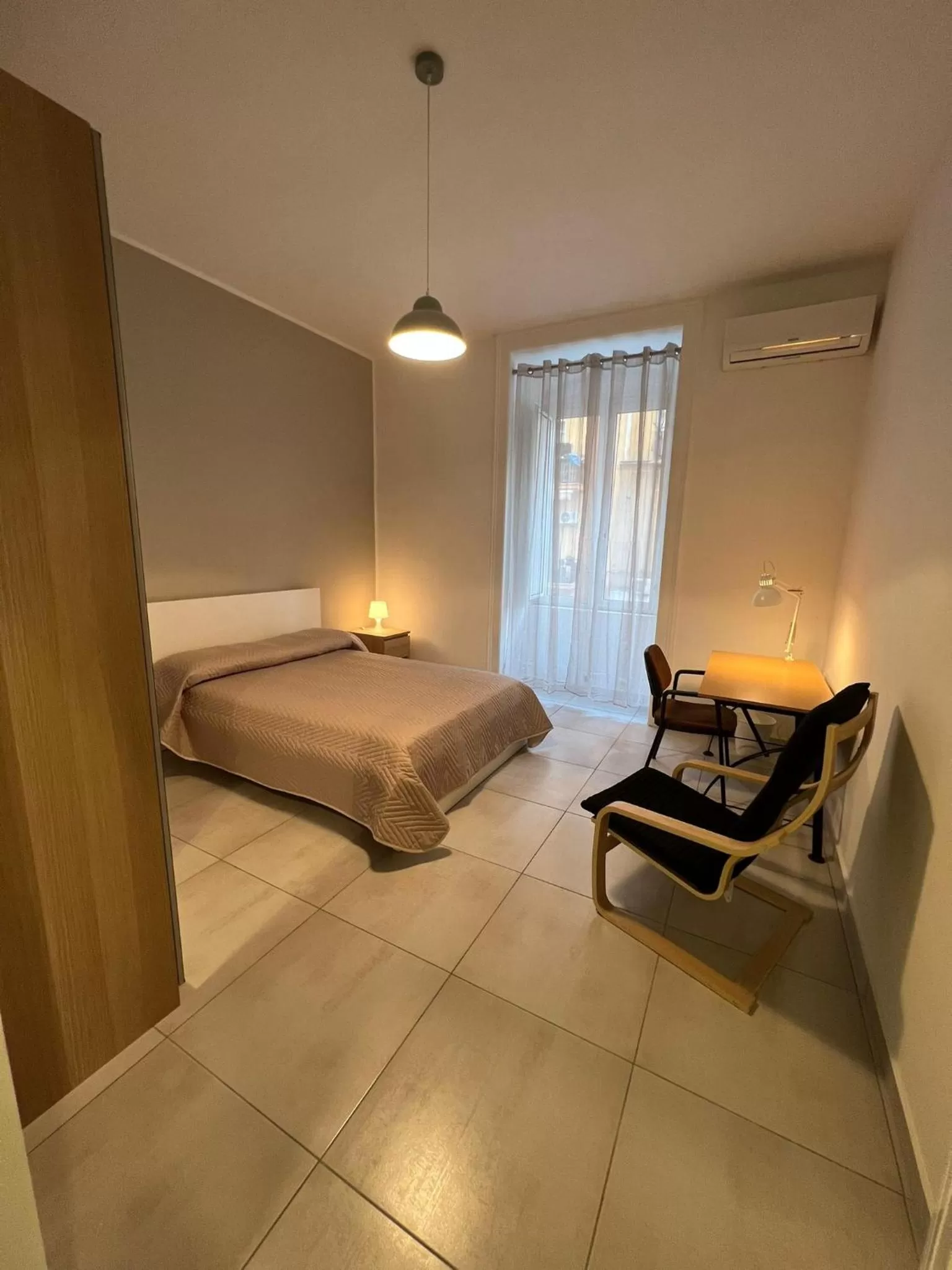 Photo of the whole room in Napoleò