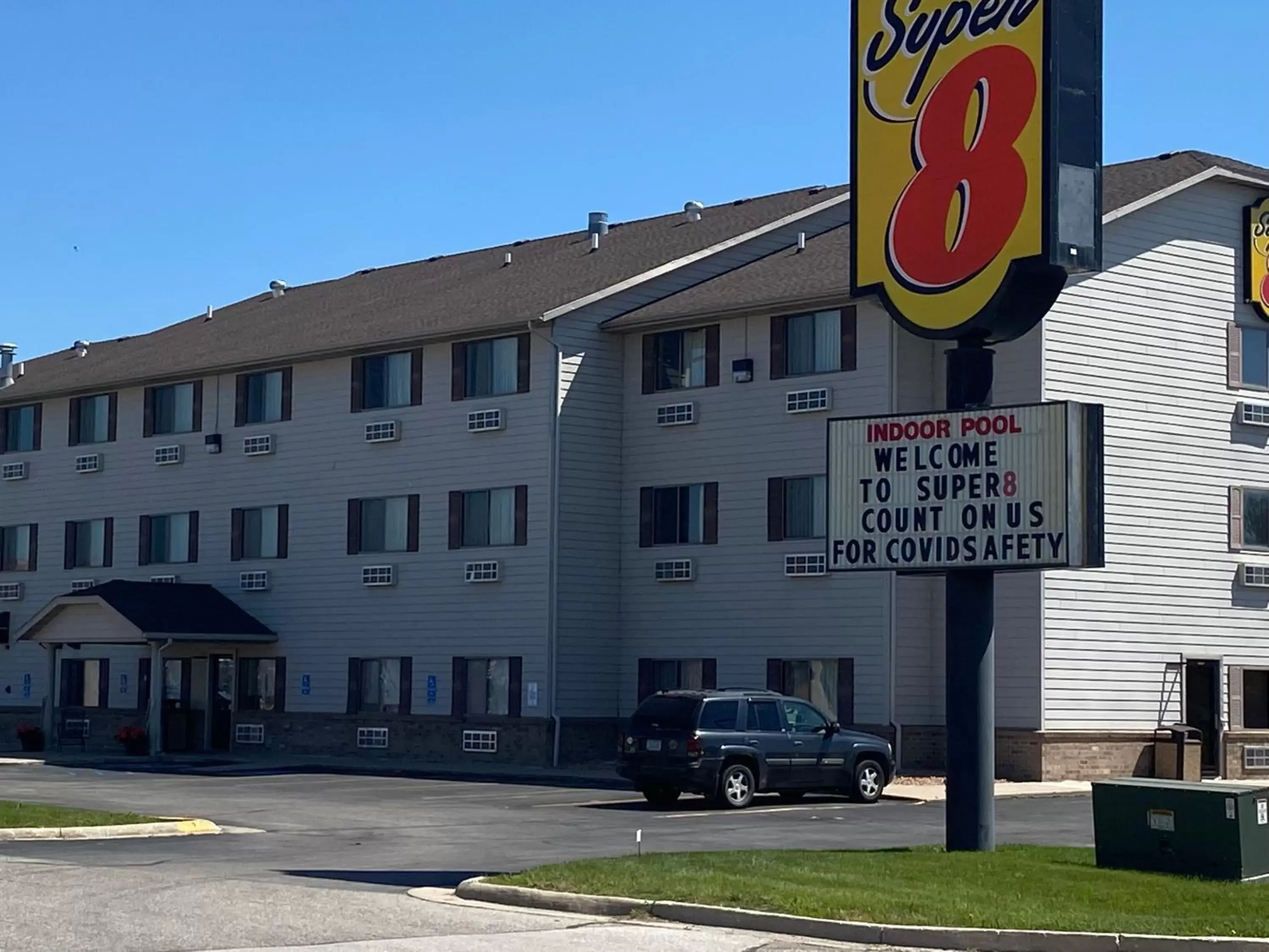 Property building in Super 8 by Wyndham Mason City