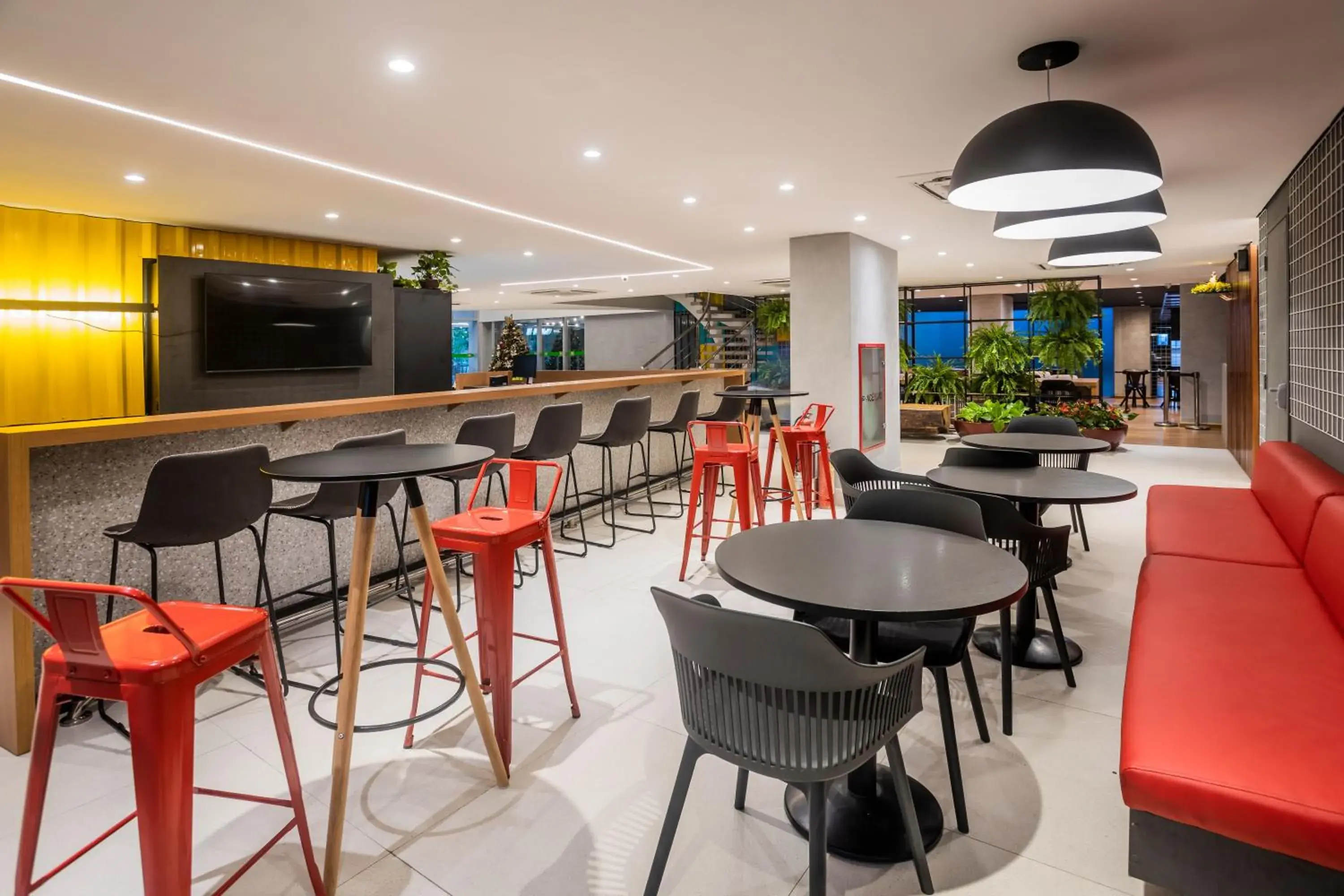 Lounge or bar in Ibis Styles Belém Hangar Lounge or bar in Ibis Styles Belém Hangar