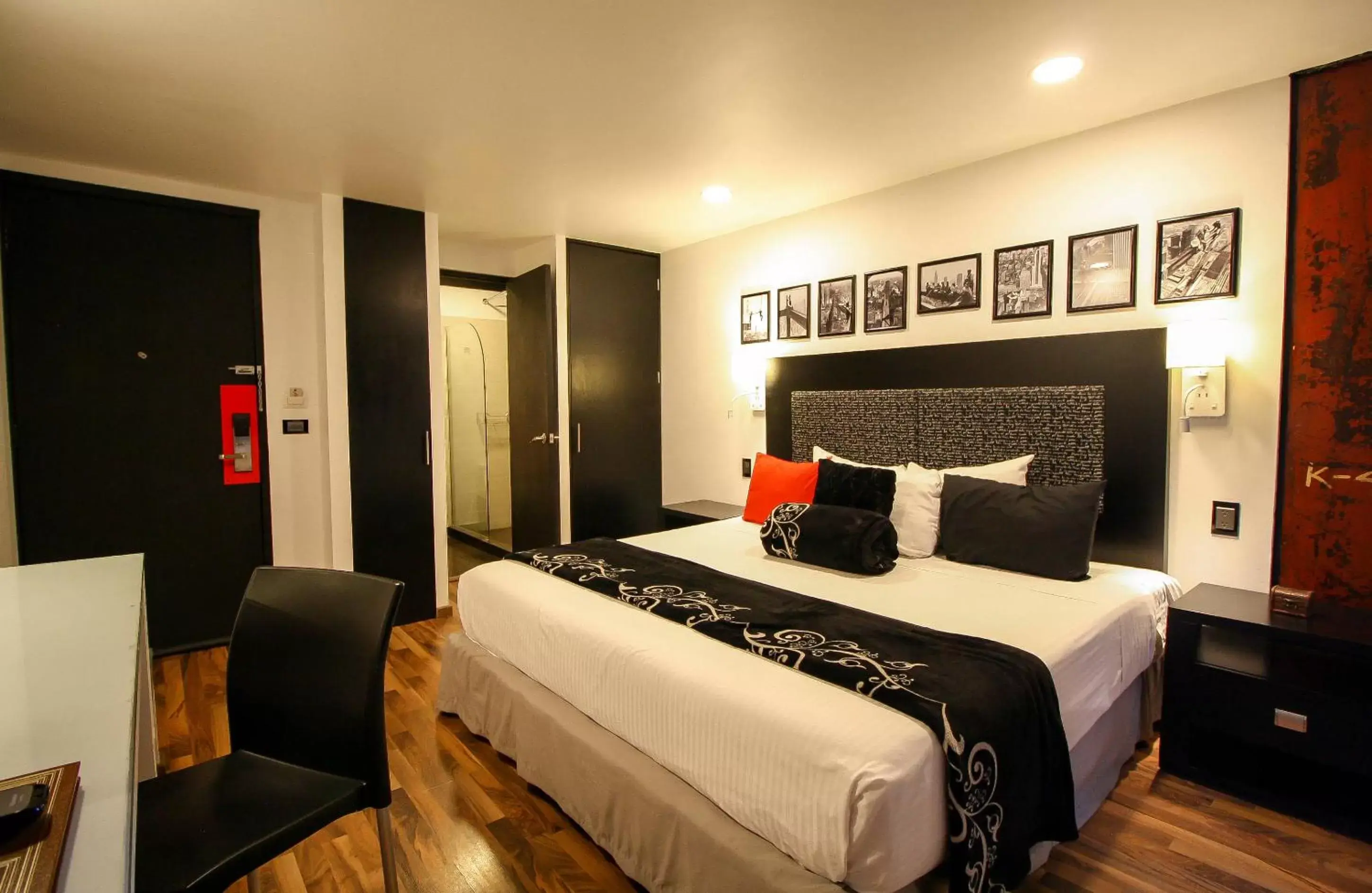 Photo of the whole room, Bed in Hotel Black Mexico City