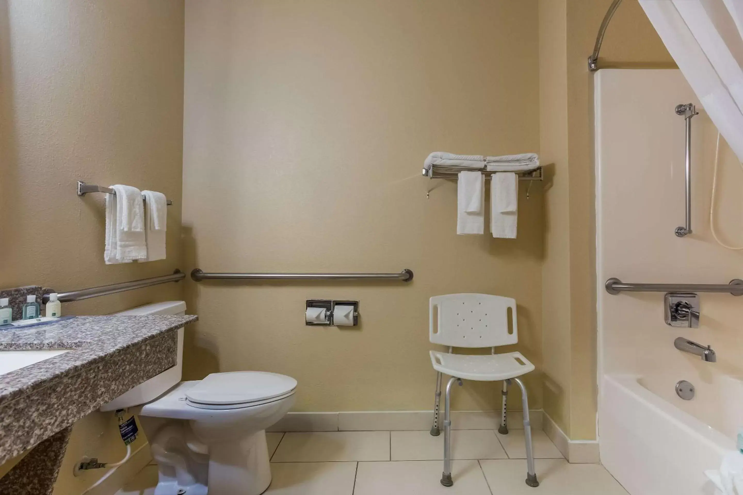 Bedroom, Bathroom in Quality Inn Galesburg near US Highway 34 and I-74