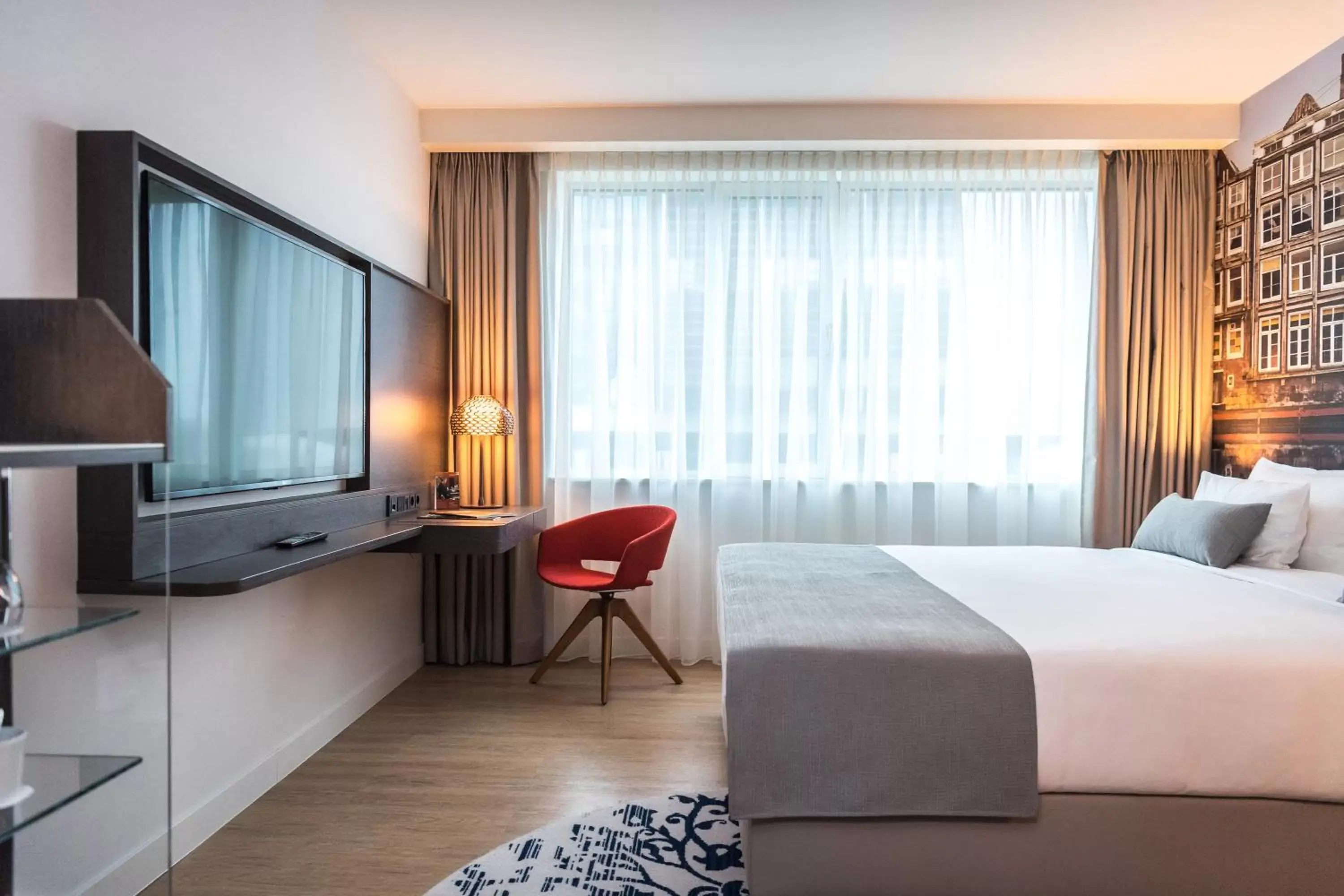 Living room, Bed in Steigenberger Airport Hotel Amsterdam