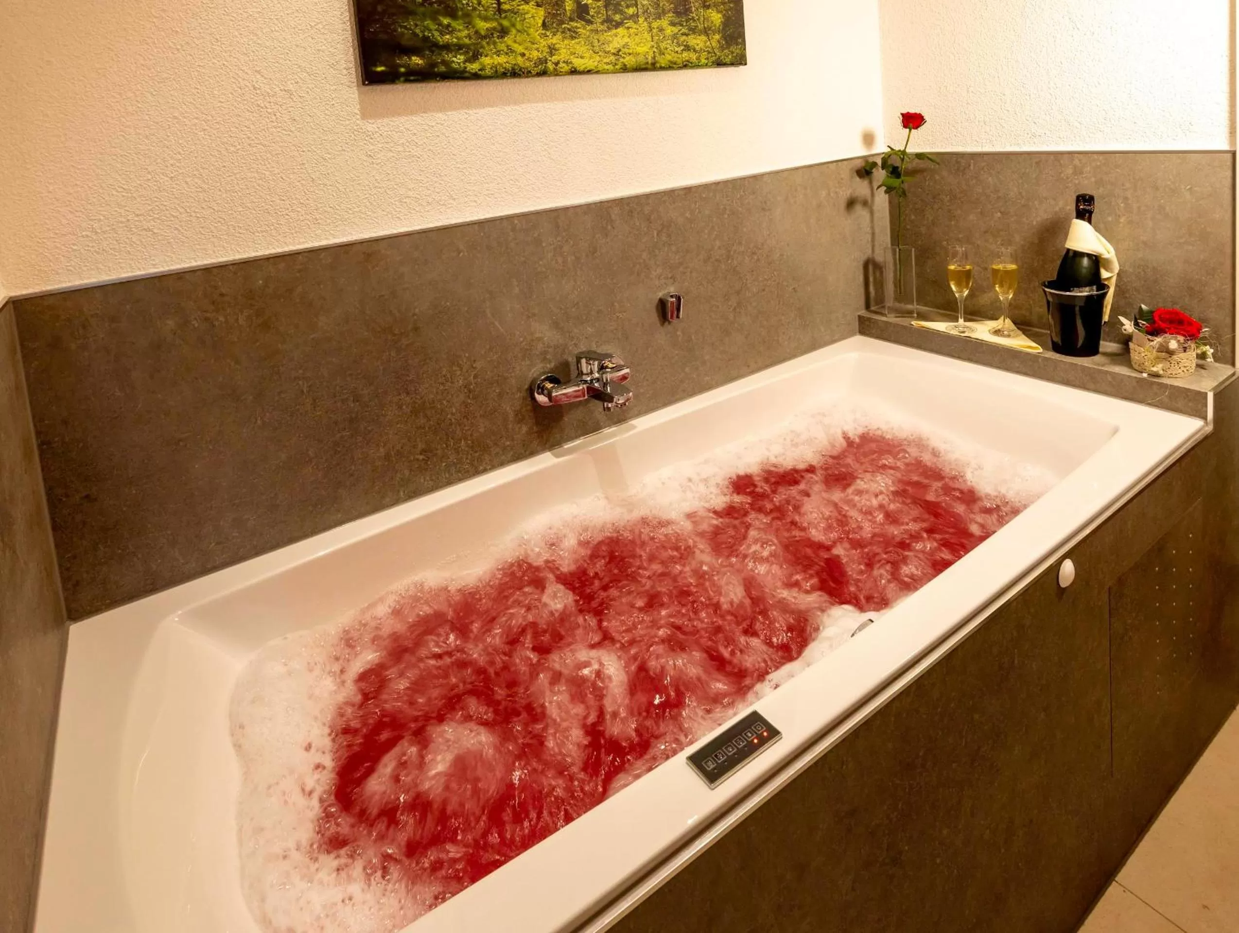 Hot Tub in Wellnesshotel Sonnenhof & Sonnhalde