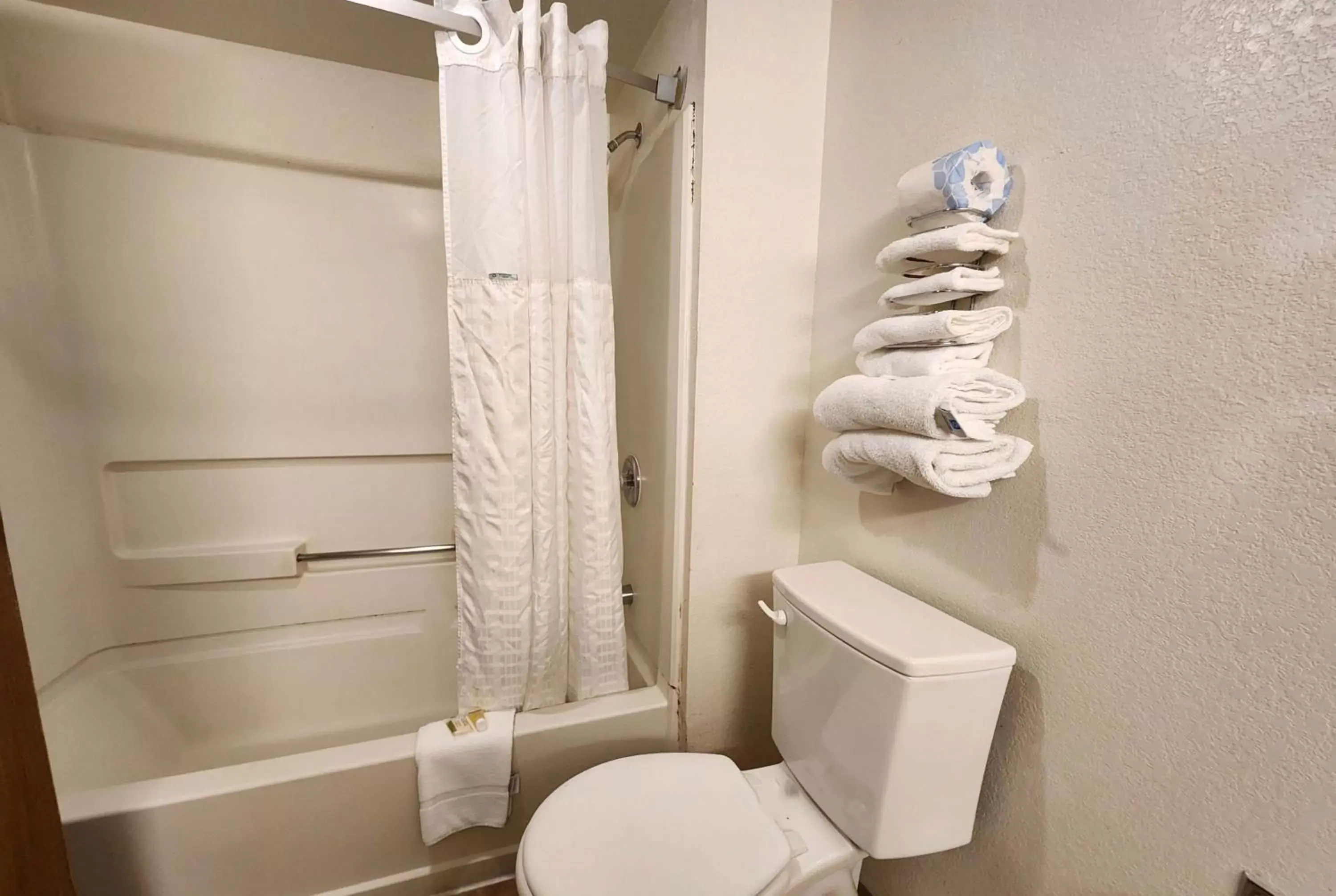 TV and multimedia, Bathroom in Super 8 by Wyndham Austin North/University Area