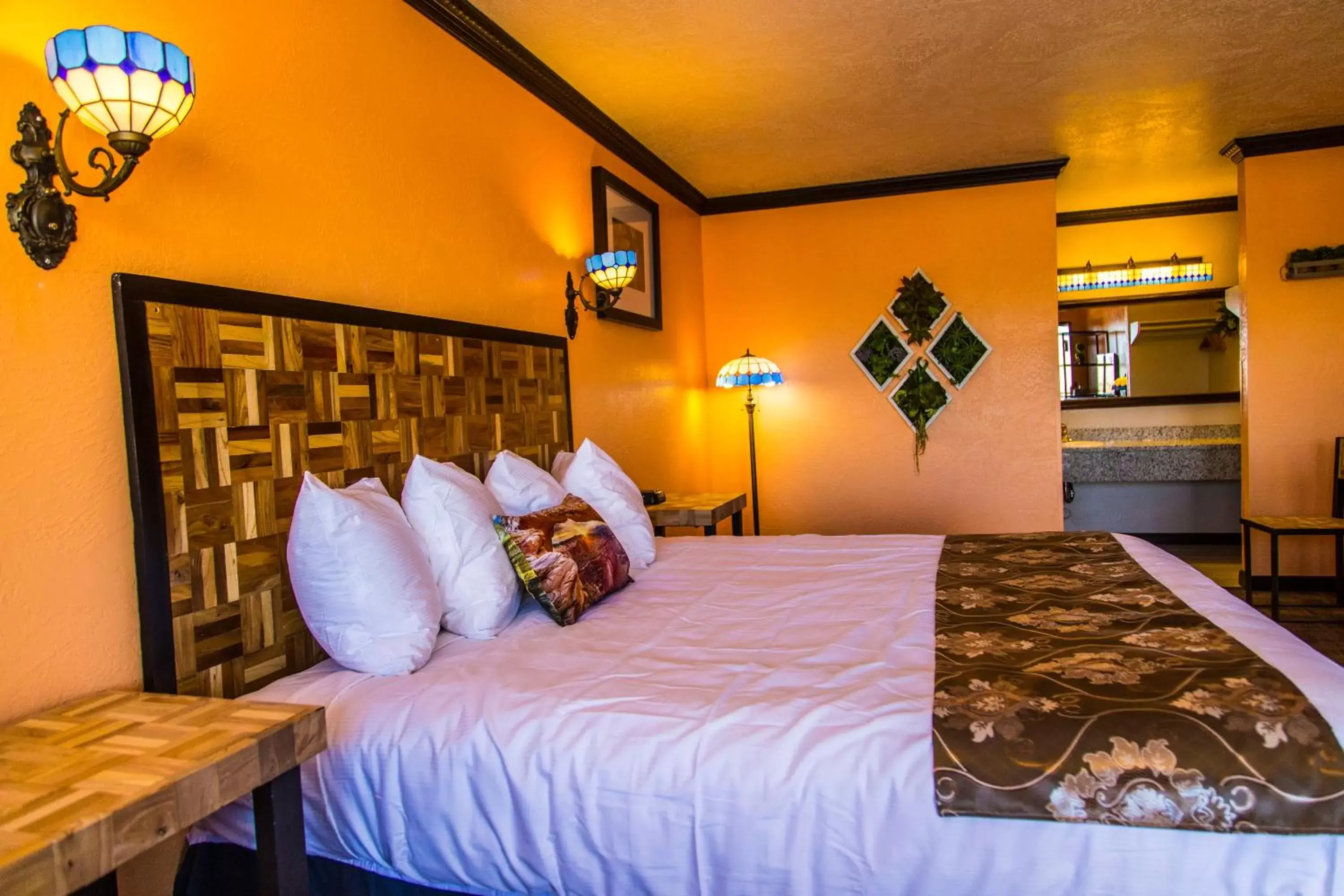 Photo of the whole room, Bed in Mountain View Lodge Photo of the whole room, Bed in Mountain View Lodge