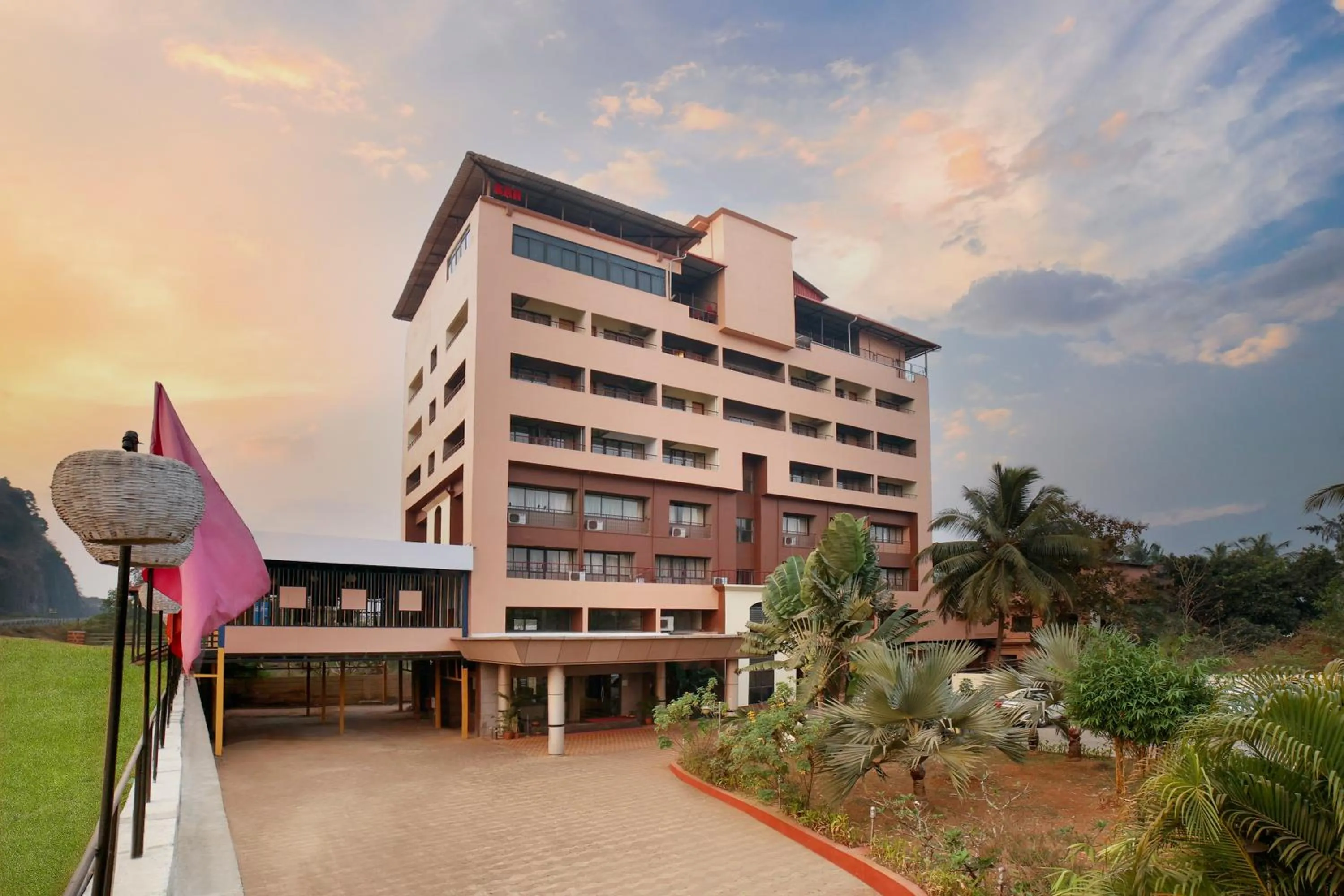 Facade/entrance in Sterling Karwar