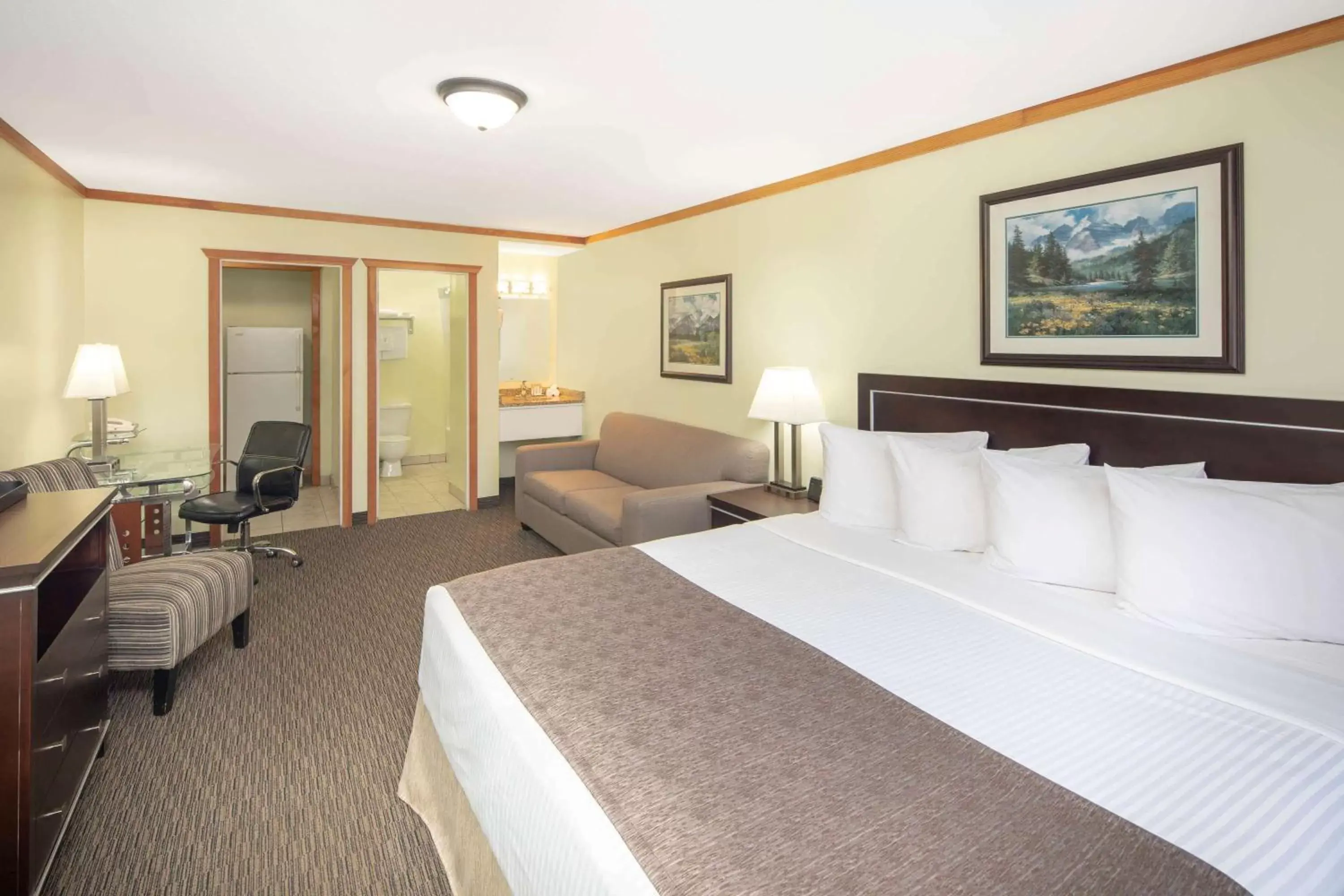 Photo of the whole room in Travelodge by Wyndham Golden Sportsman Lodge