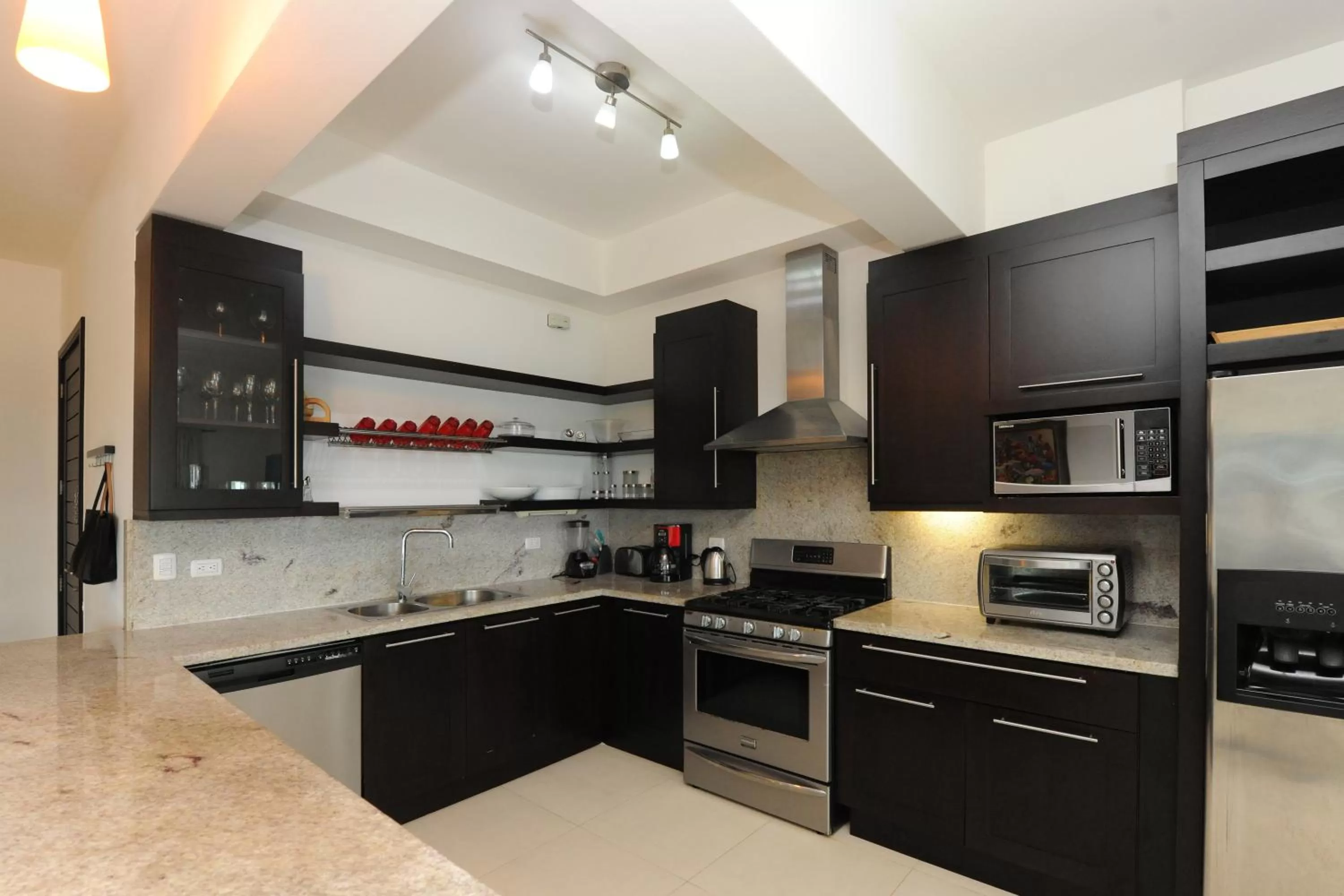 Kitchen or kitchenette in Instyle Residences at Infiniti Blu