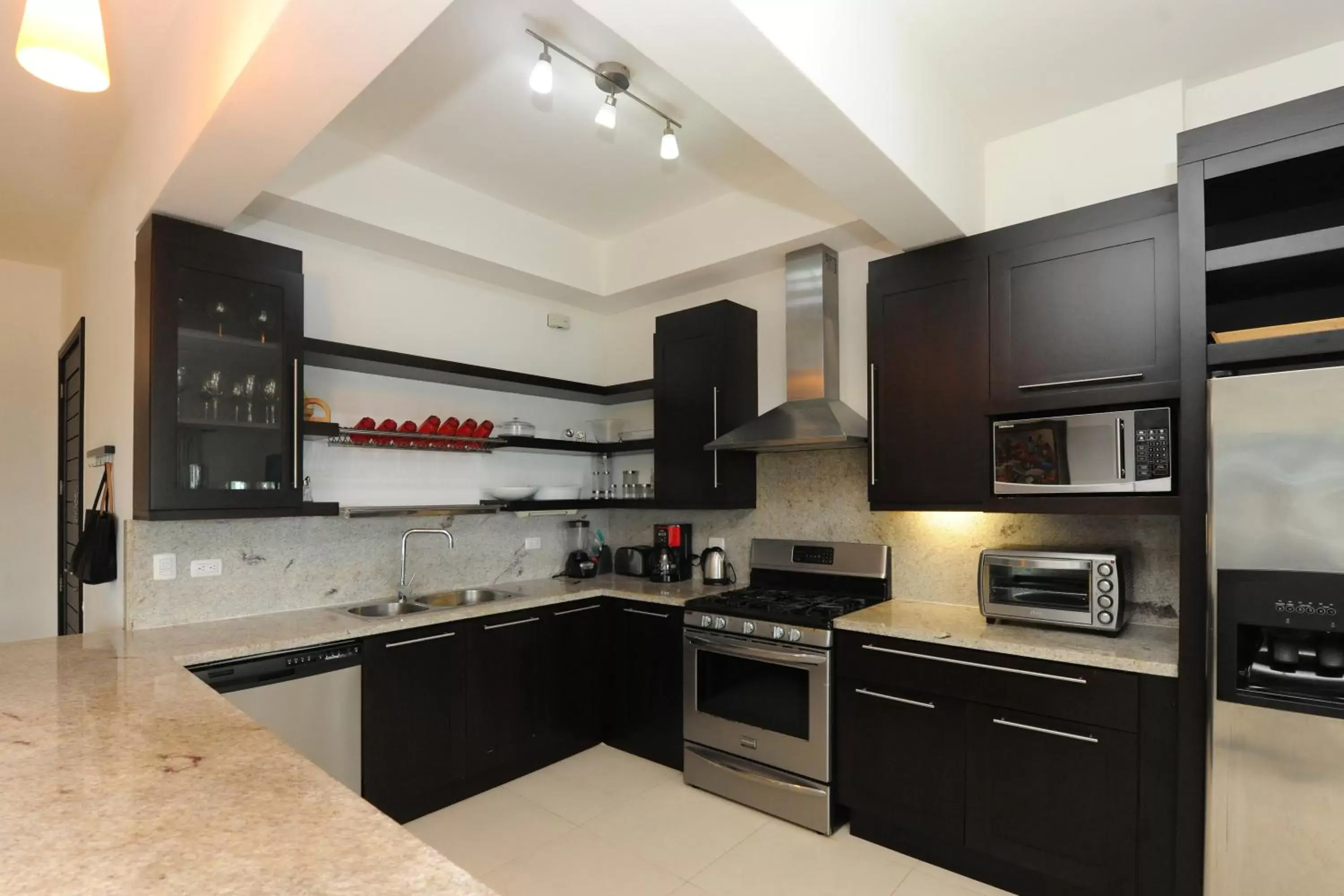 Kitchen or kitchenette, Kitchen/Kitchenette in Instyle Residences at Infiniti Blu